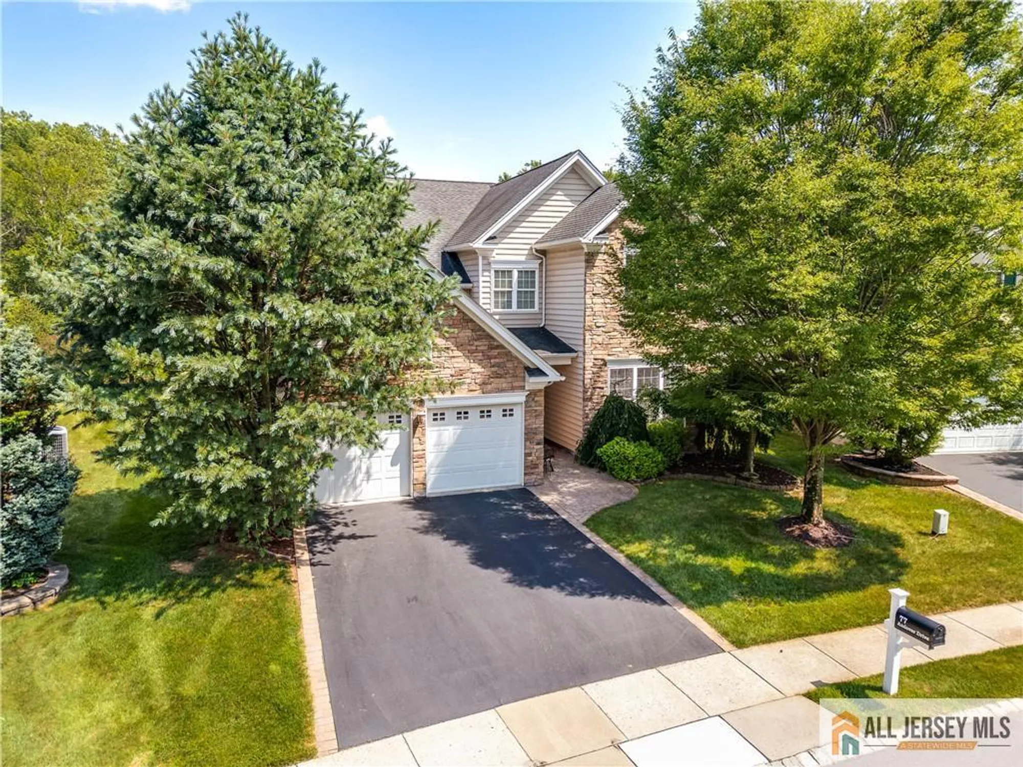 Property Slideshow image 25 of 28 | 77 andover dr, Kendall Park, NJ, 08824