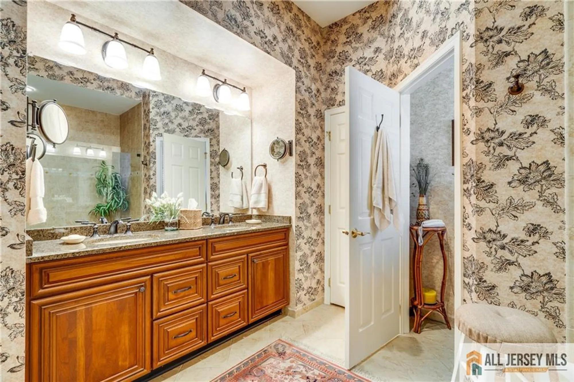 Property Slideshow image 15 of 28 | 77 andover dr, Kendall Park, NJ, 08824