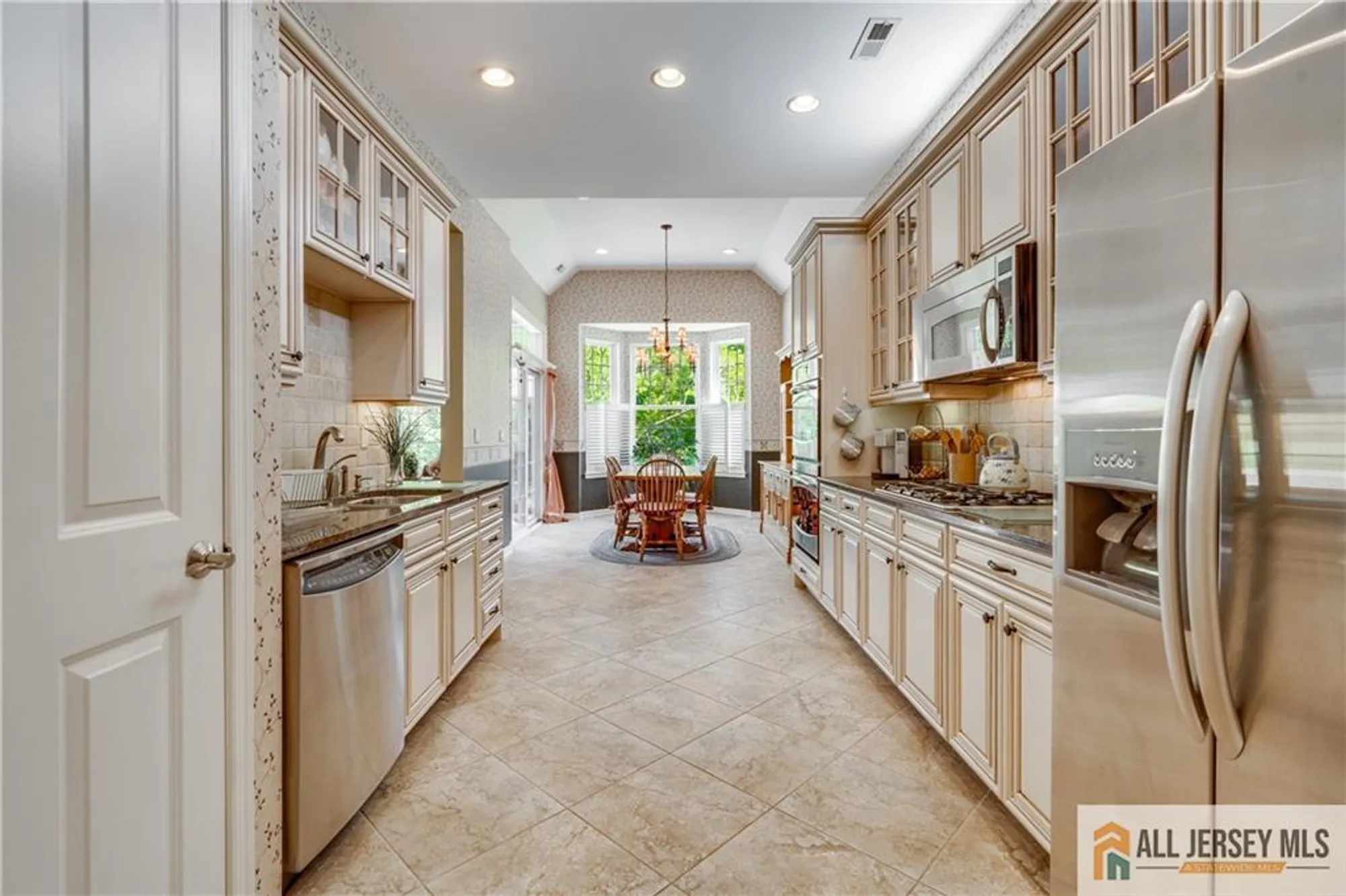 Property Slideshow image 11 of 28 | 77 andover dr, Kendall Park, NJ, 08824