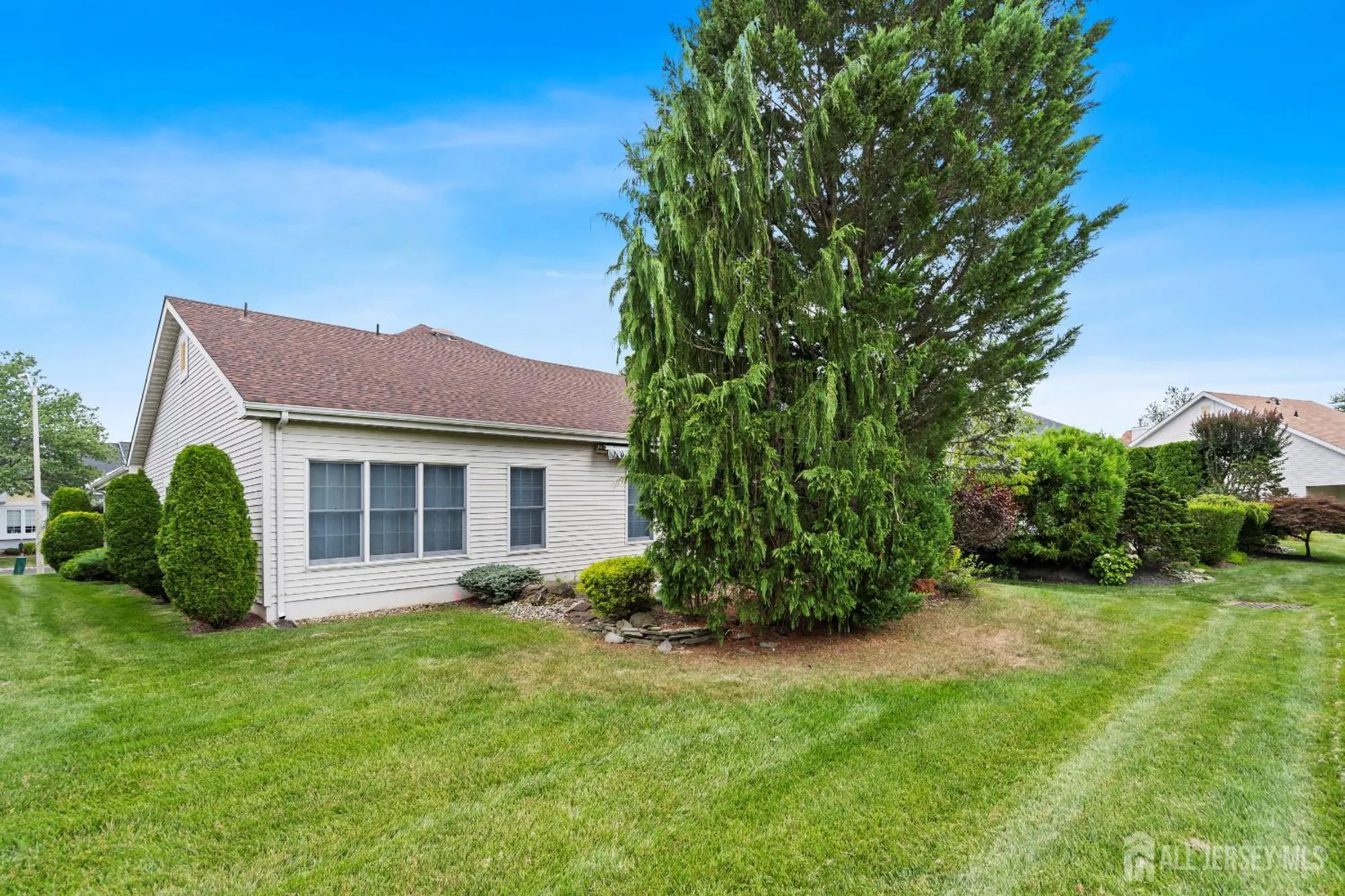 Property Slideshow image 25 of 32 | 22 chandler ct, Monroe, NJ, 08831