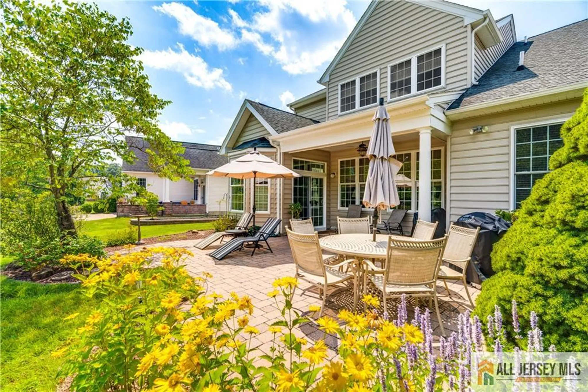 Property Slideshow image 23 of 28 | 77 andover dr, Kendall Park, NJ, 08824