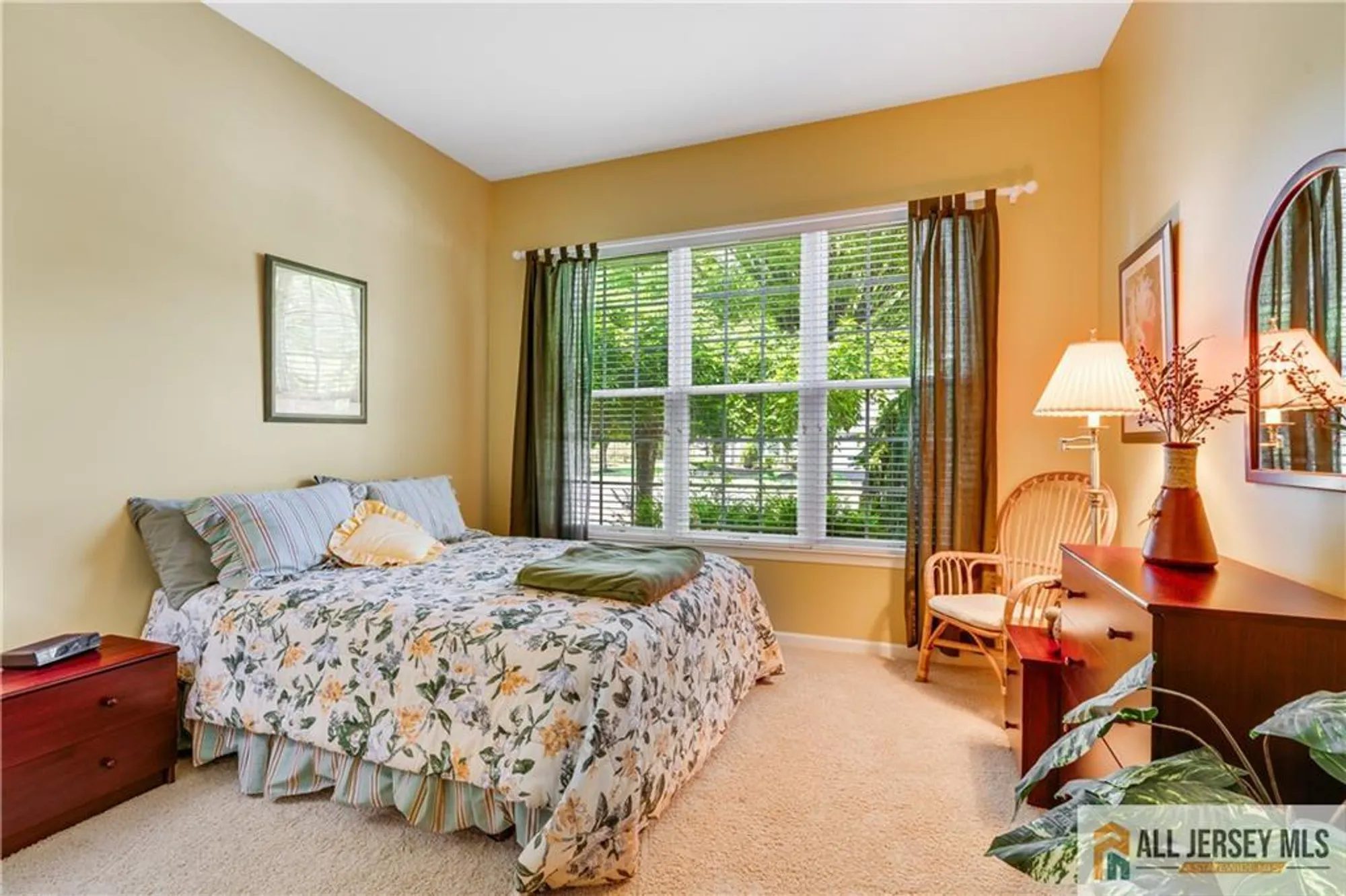 Property Slideshow image 5 of 28 | 77 andover dr, Kendall Park, NJ, 08824