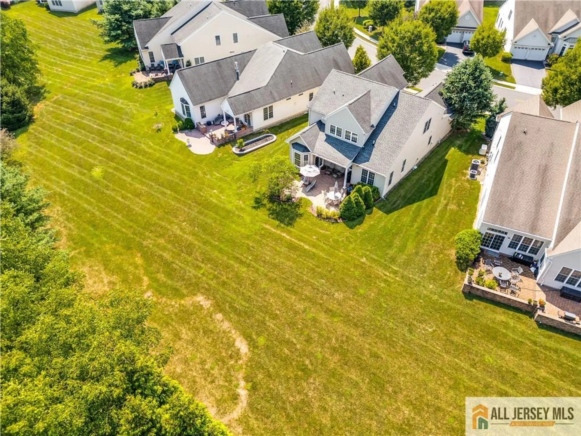 Property Slideshow image 27 of 28 | 77 andover dr, Kendall Park, NJ, 08824