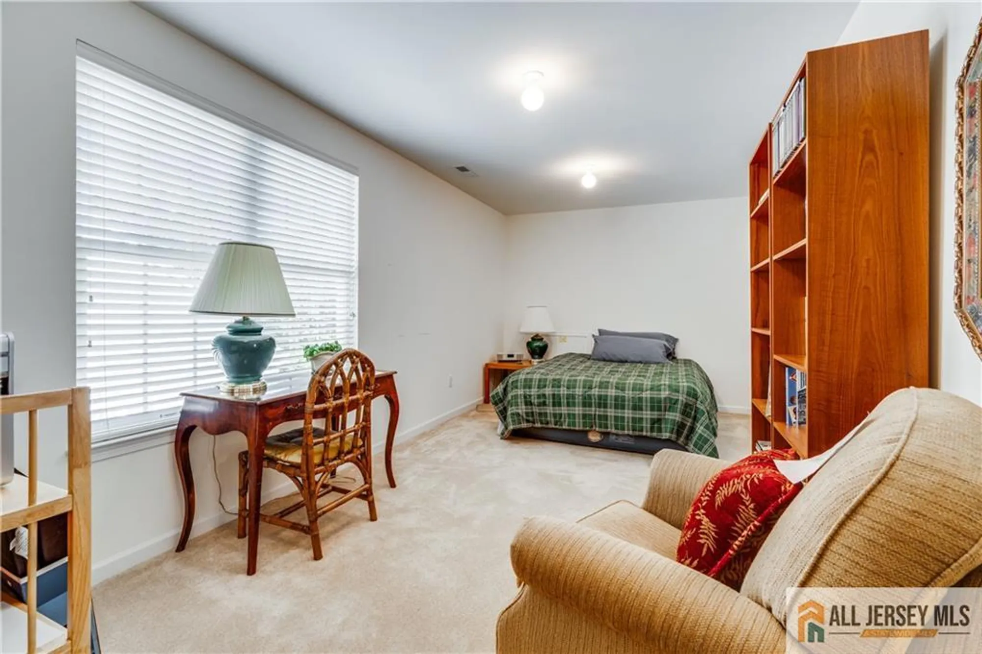 Property Slideshow image 18 of 28 | 77 andover dr, Kendall Park, NJ, 08824