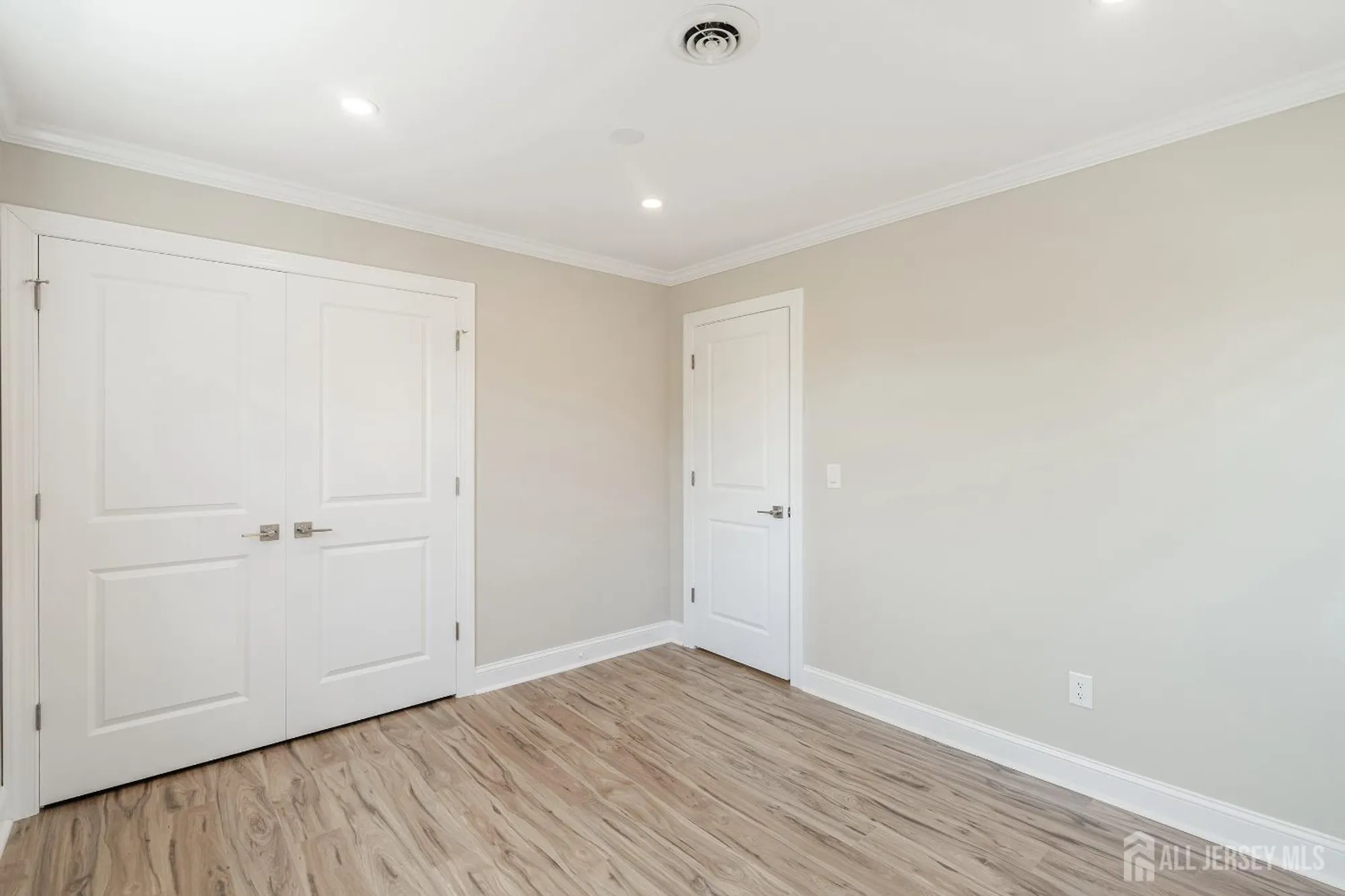 Property Slideshow image 21 of 27 | 95 carlisle rd, Toms River, NJ, 08757