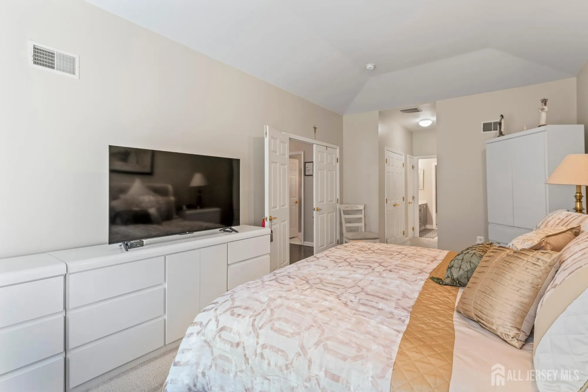 Property Slideshow image 23 of 30 | 52 stonewyck pl, Monroe, NJ, 08831