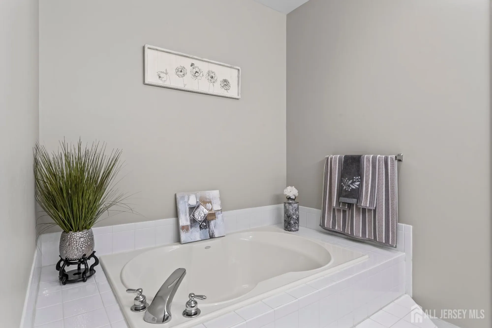 Property Slideshow image 26 of 30 | 52 stonewyck pl, Monroe, NJ, 08831