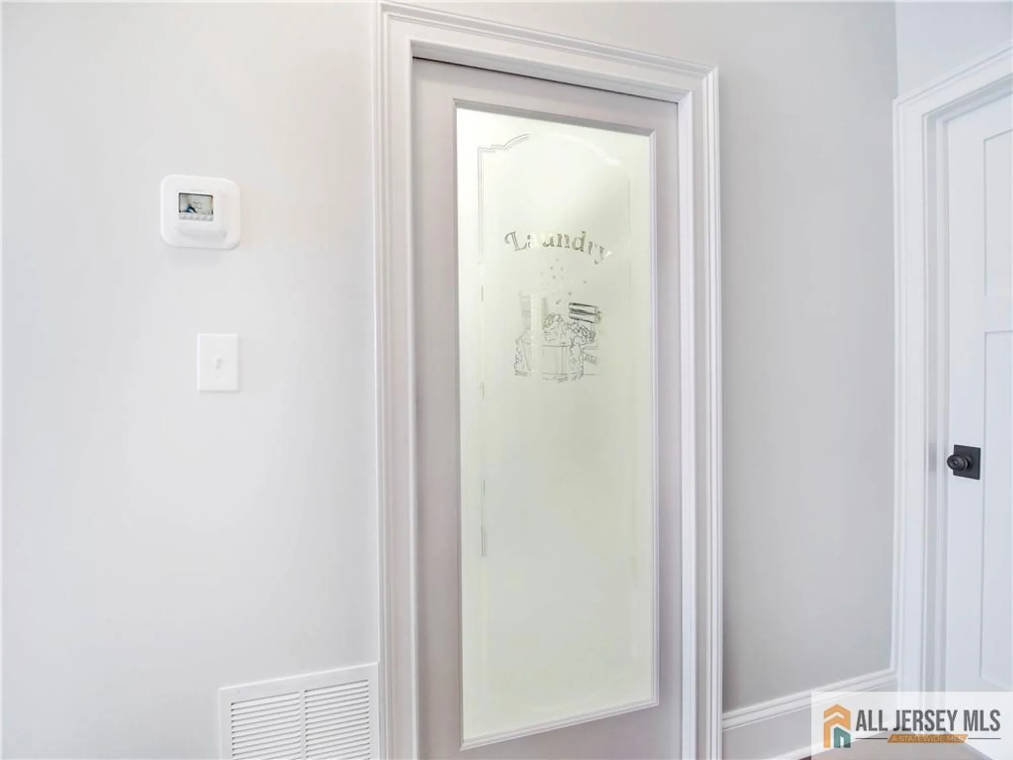 Property Slideshow image 20 of 48 | 10 holly manor ct, Helmetta, NJ, 08828