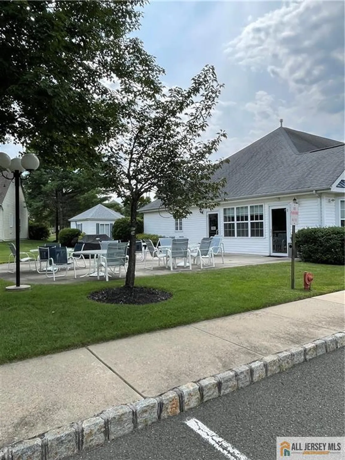 Property Slideshow image 35 of 48 | 10 holly manor ct, Helmetta, NJ, 08828