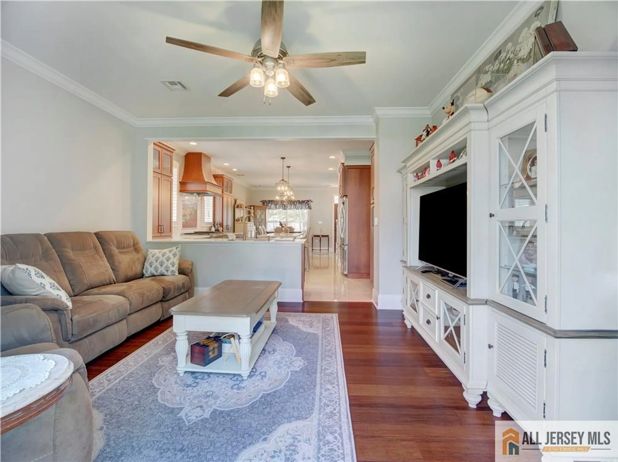 Property Slideshow image 12 of 48 | 10 holly manor ct, Helmetta, NJ, 08828