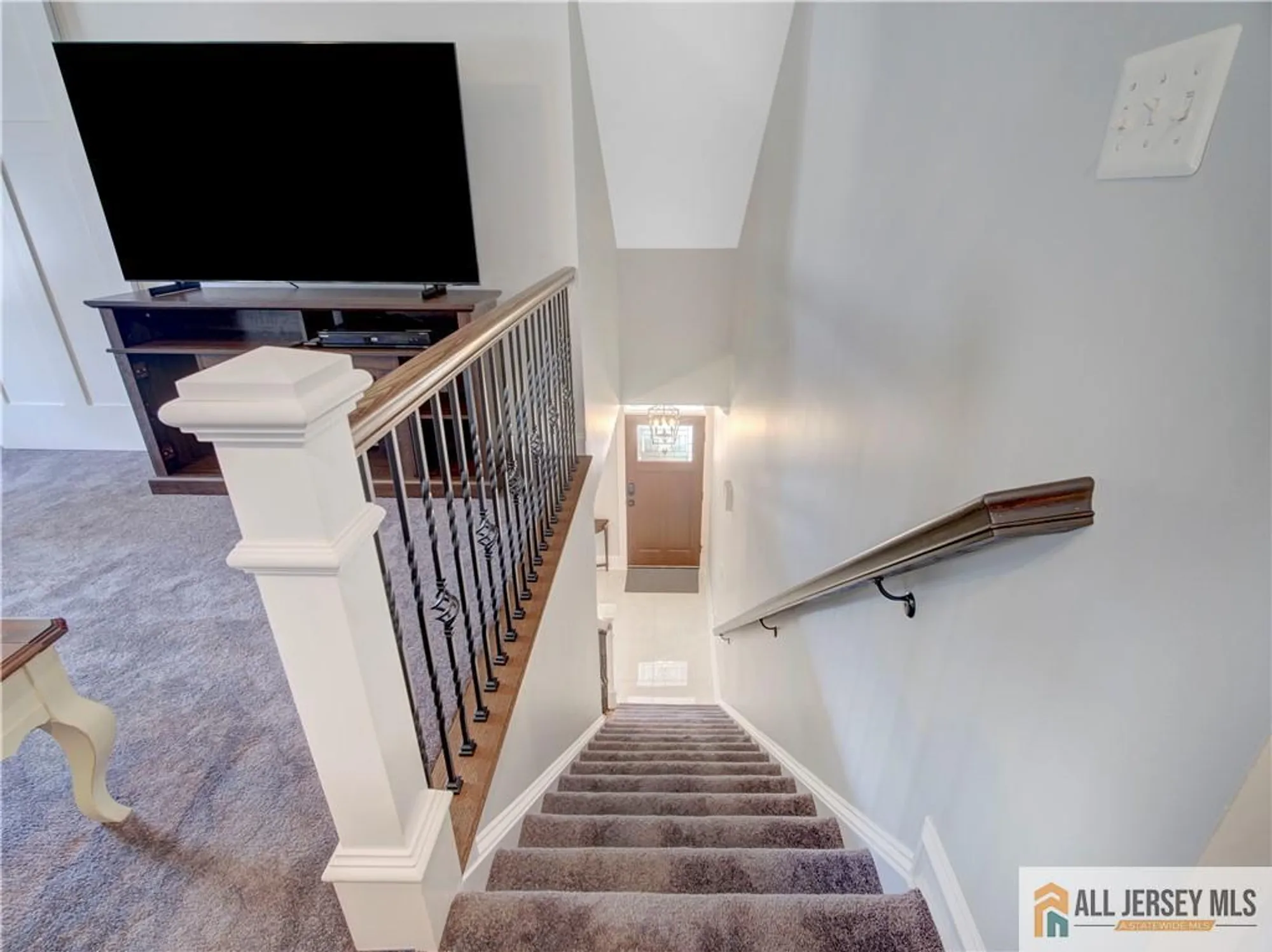 Property Slideshow image 25 of 48 | 10 holly manor ct, Helmetta, NJ, 08828