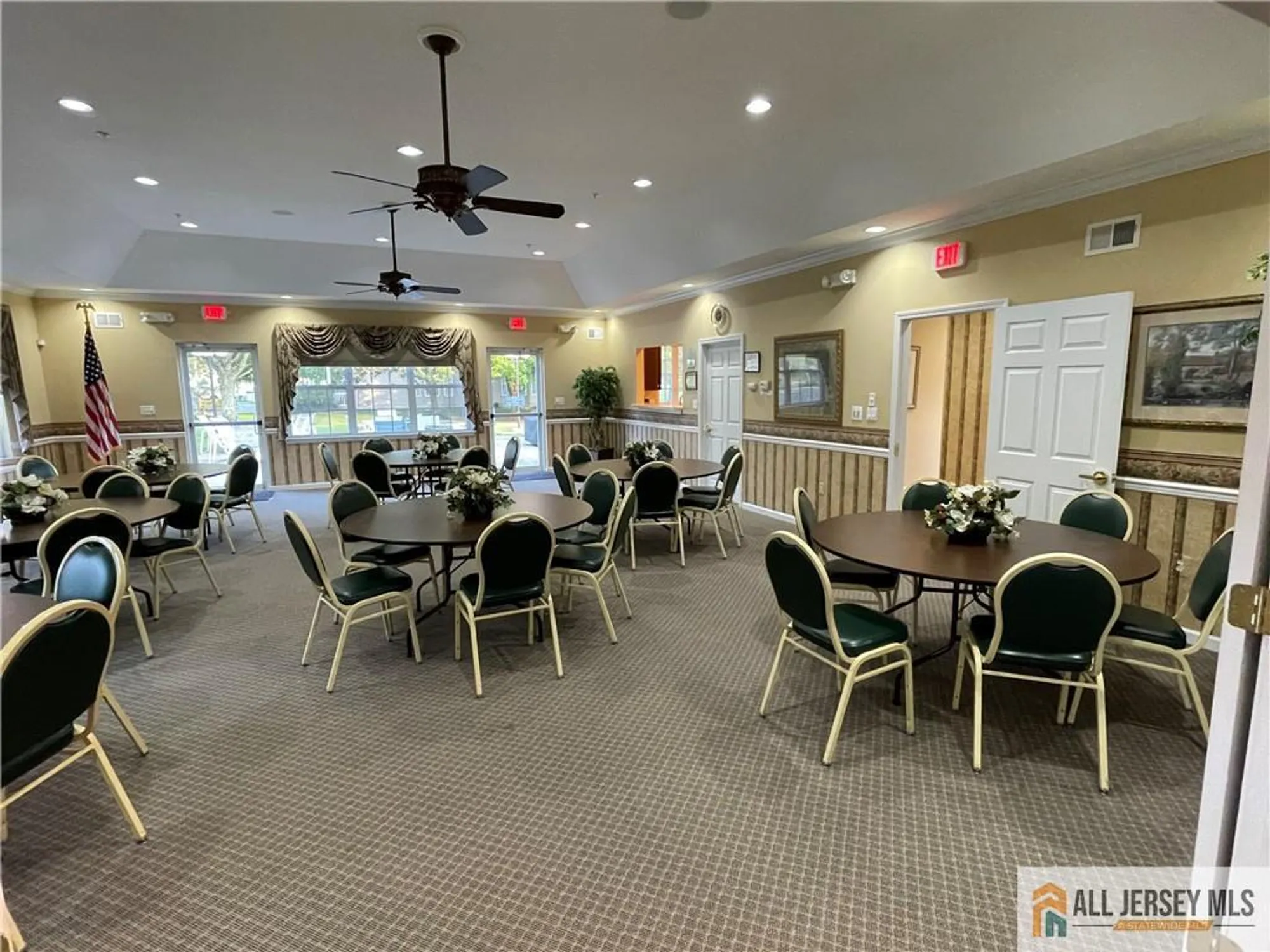 Property Slideshow image 42 of 48 | 10 holly manor ct, Helmetta, NJ, 08828