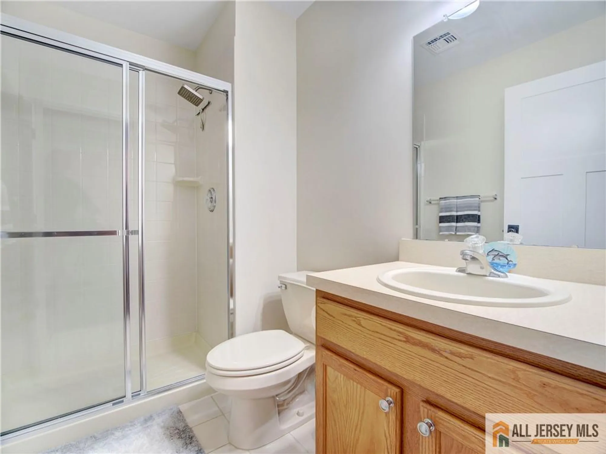 Property Slideshow image 26 of 48 | 10 holly manor ct, Helmetta, NJ, 08828