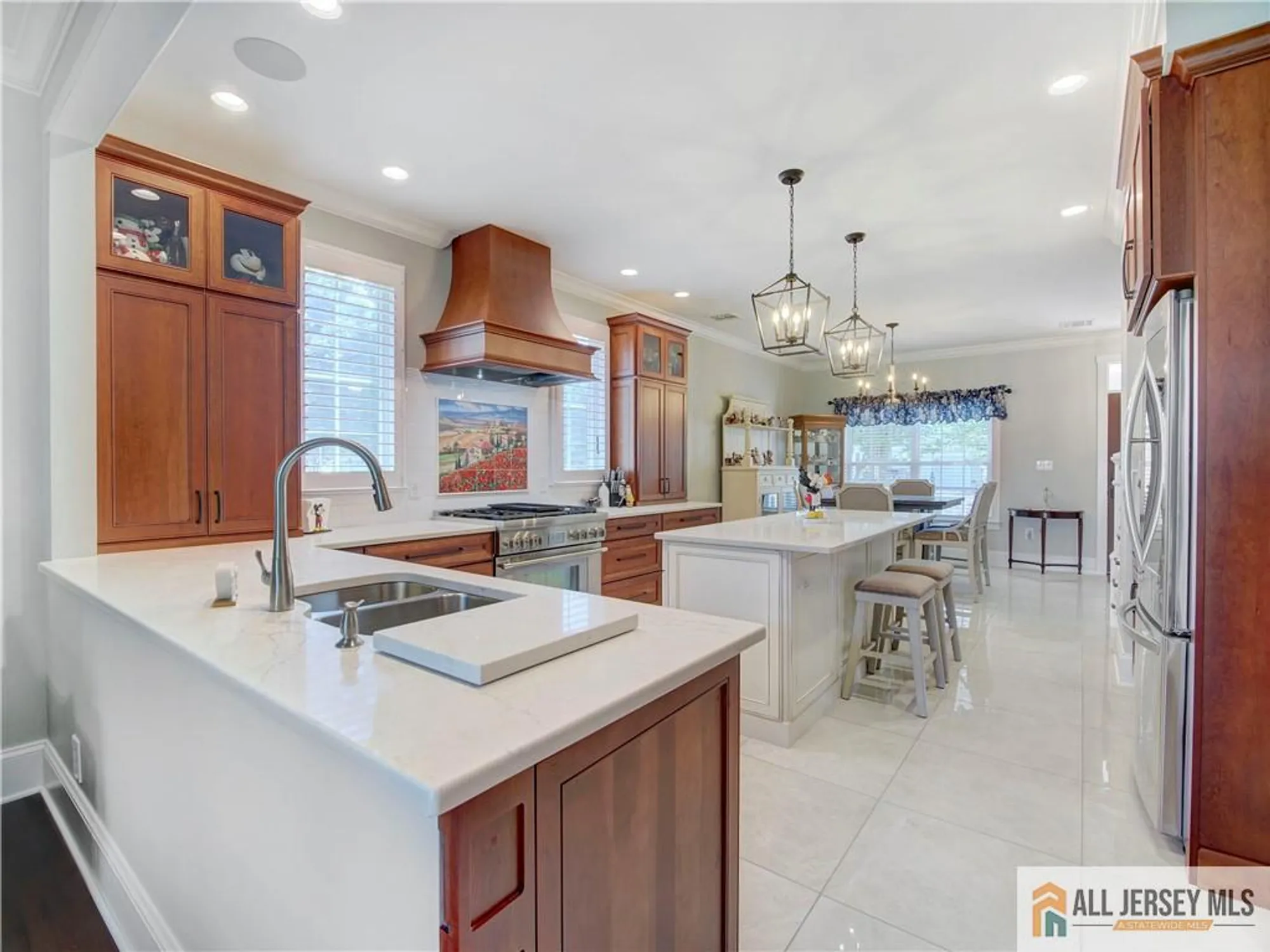 Property Slideshow image 5 of 48 | 10 holly manor ct, Helmetta, NJ, 08828