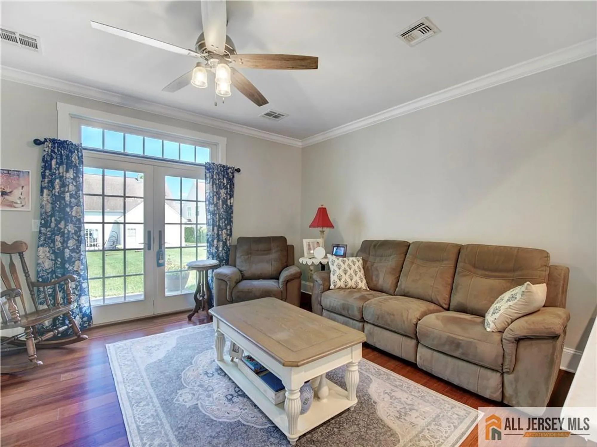 Property Slideshow image 4 of 48 | 10 holly manor ct, Helmetta, NJ, 08828