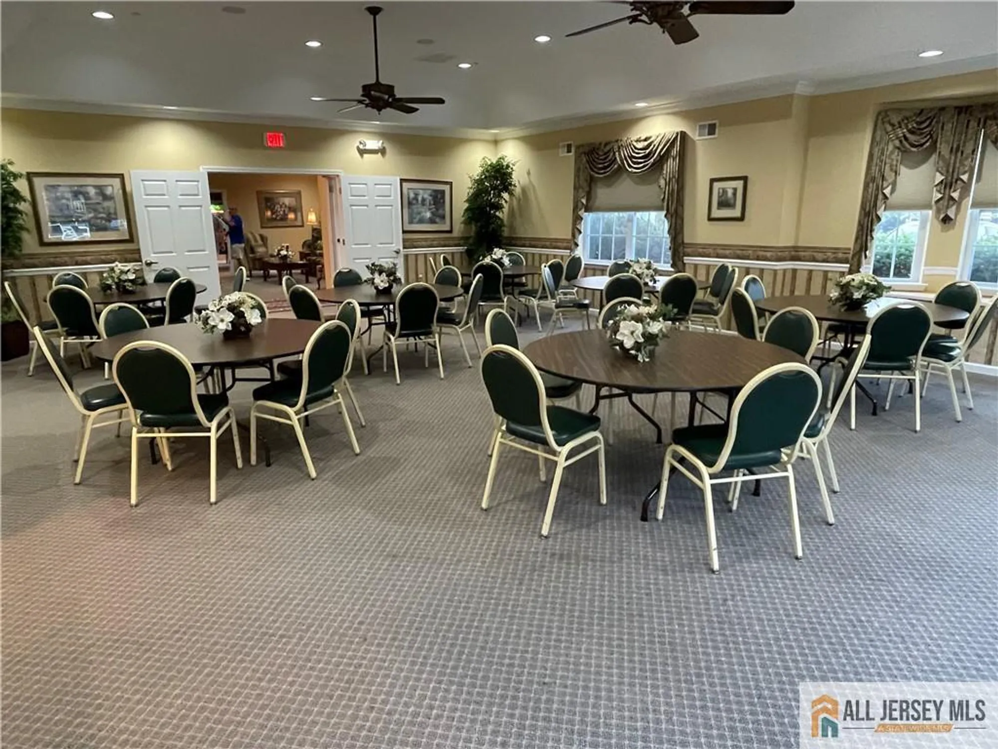 Property Slideshow image 41 of 48 | 10 holly manor ct, Helmetta, NJ, 08828