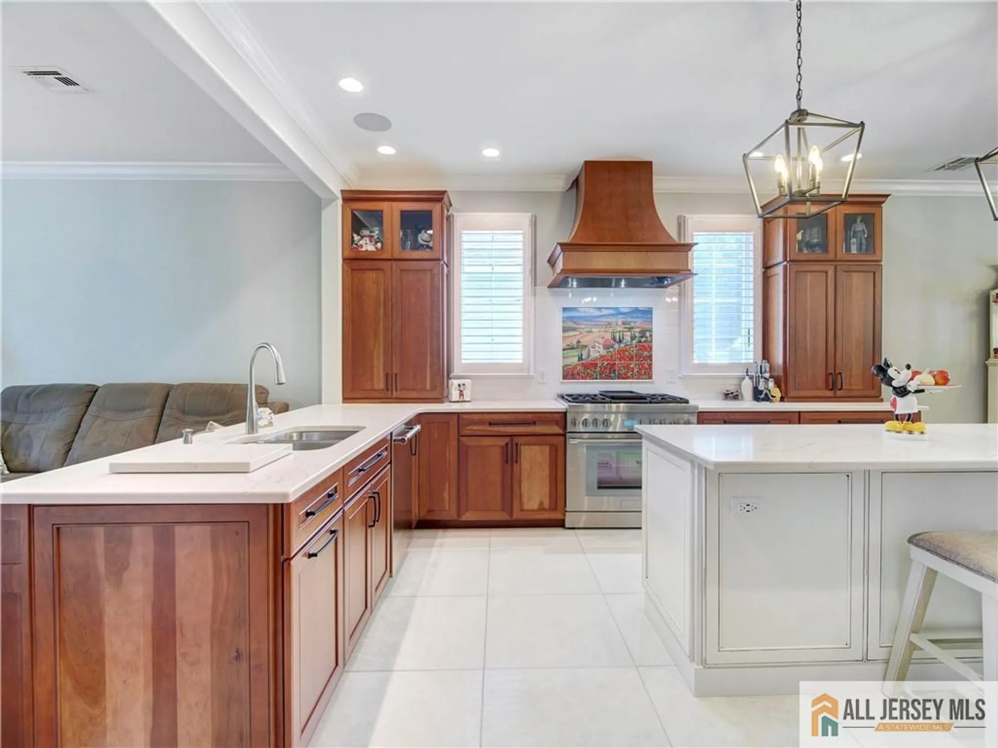 Property Slideshow image 6 of 48 | 10 holly manor ct, Helmetta, NJ, 08828