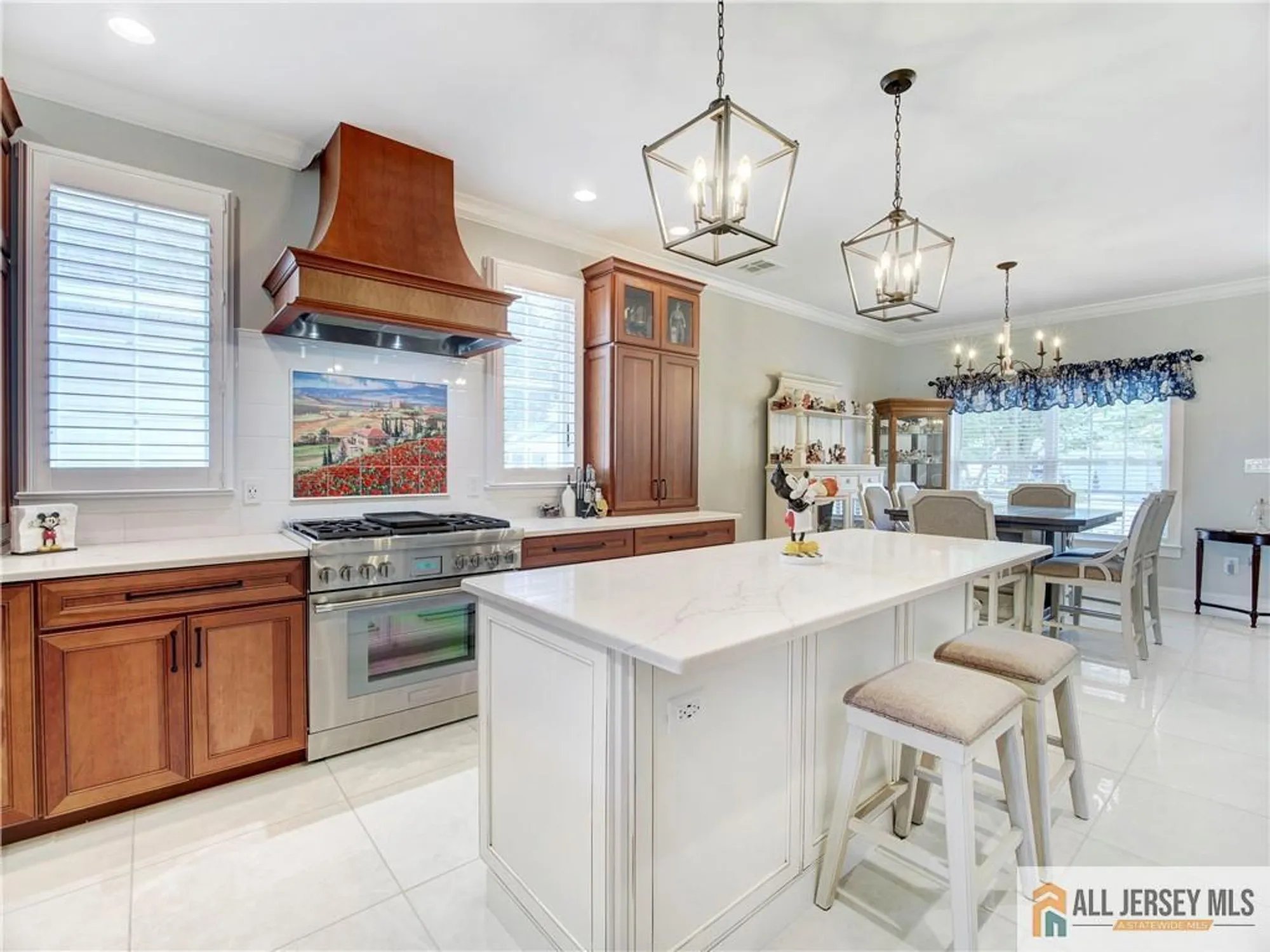 Property Slideshow image 7 of 48 | 10 holly manor ct, Helmetta, NJ, 08828