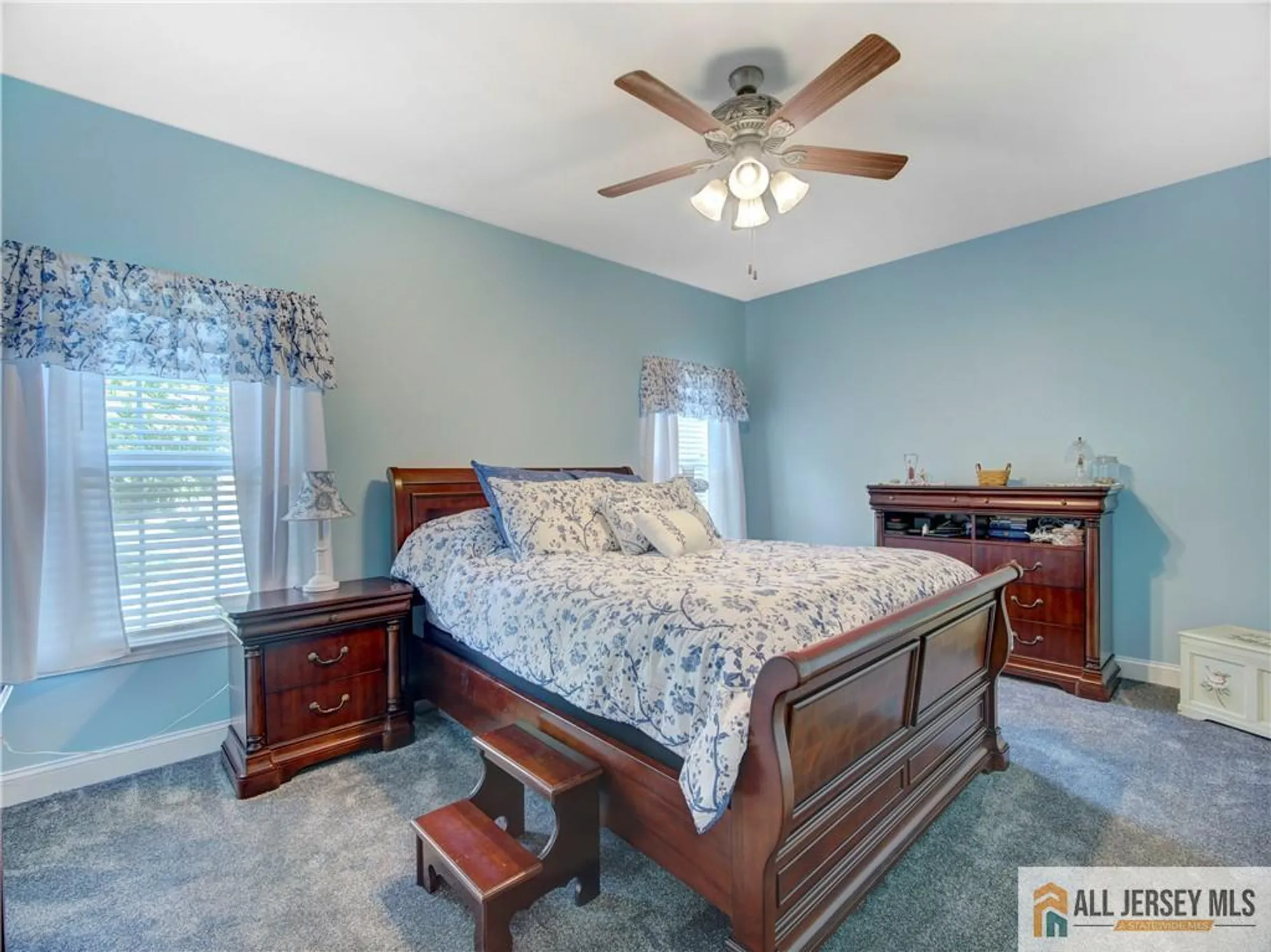 Property Slideshow image 17 of 48 | 10 holly manor ct, Helmetta, NJ, 08828
