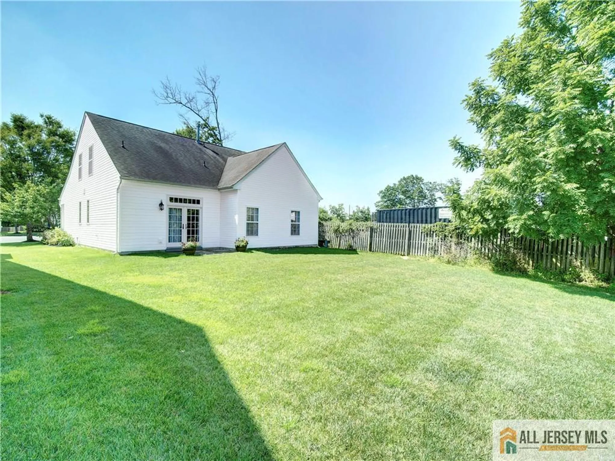 Property Slideshow image 30 of 48 | 10 holly manor ct, Helmetta, NJ, 08828