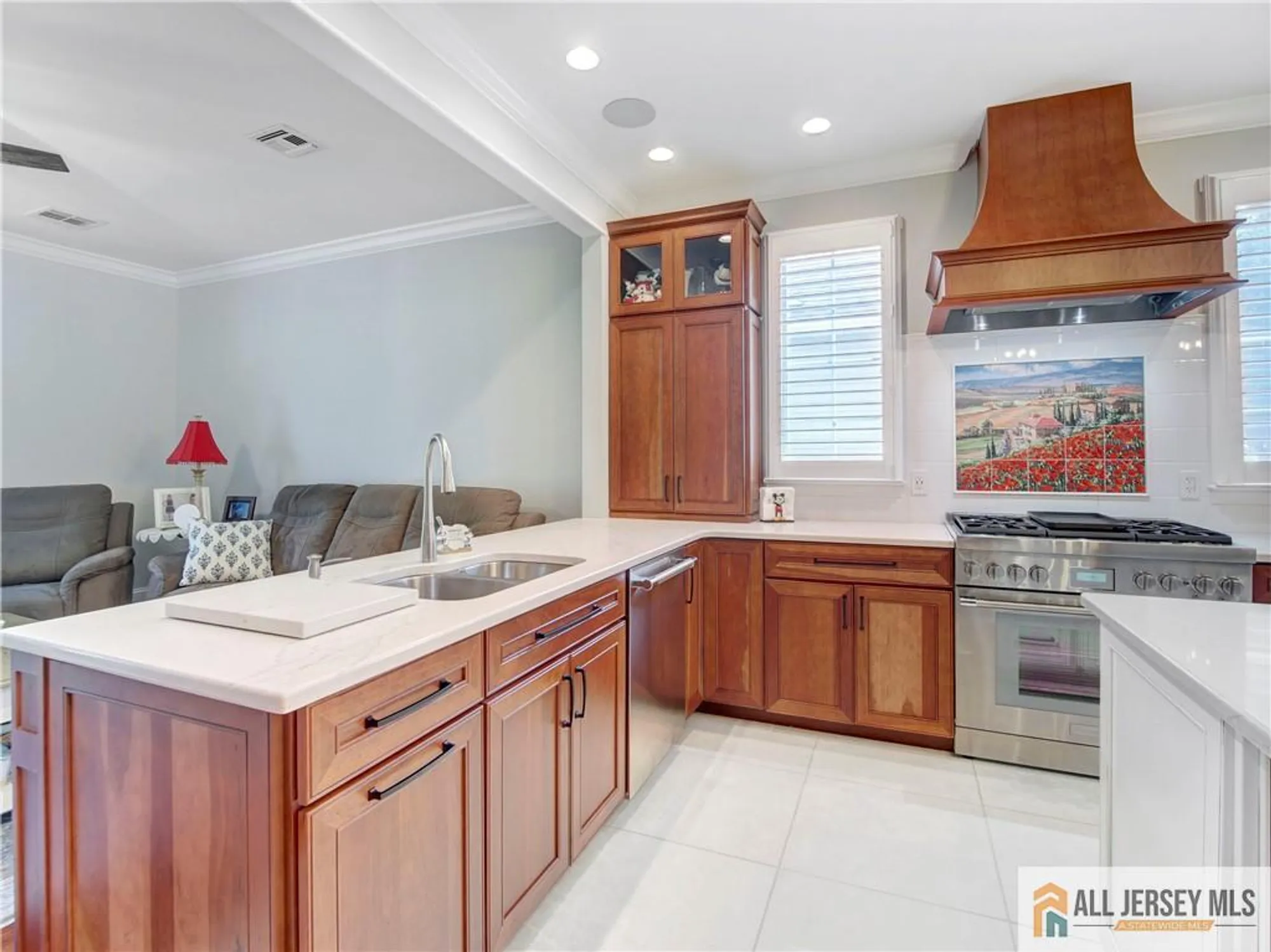 Property Slideshow image 8 of 48 | 10 holly manor ct, Helmetta, NJ, 08828