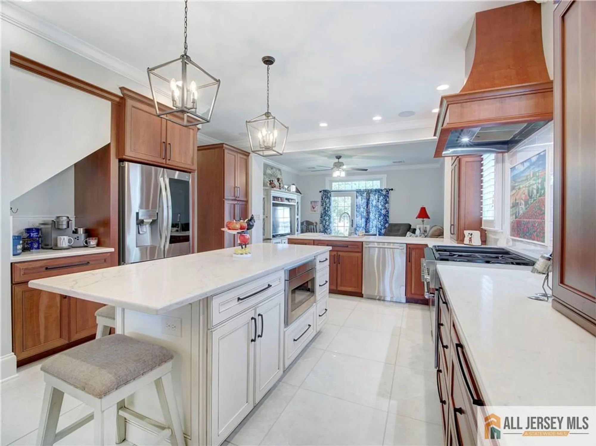 Property Slideshow image 9 of 48 | 10 holly manor ct, Helmetta, NJ, 08828