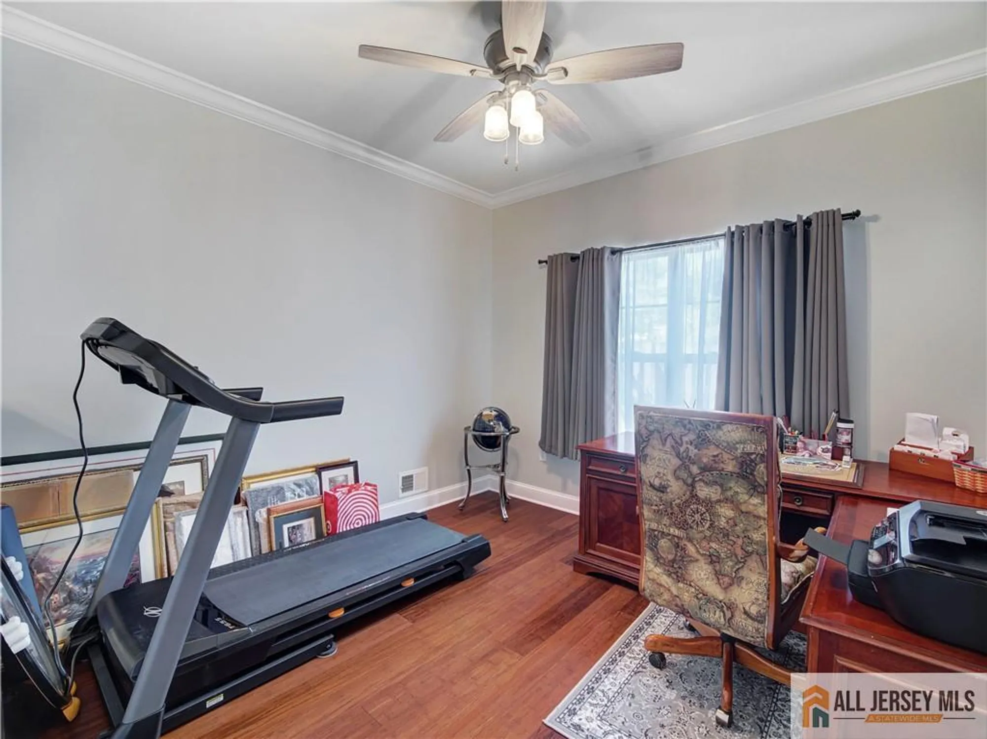 Property Slideshow image 16 of 48 | 10 holly manor ct, Helmetta, NJ, 08828