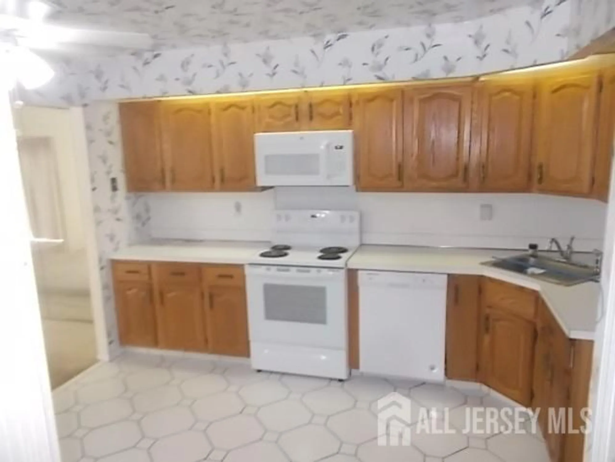 Property Slideshow image 8 of 11 | 29 hillsborough dr b, Monroe, NJ, 08831