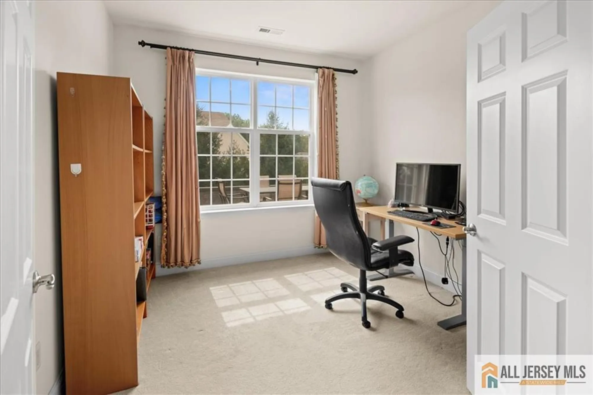 Property Slideshow image 21 of 61 | 19 dunwell dr, Kendall Park, NJ, 08824