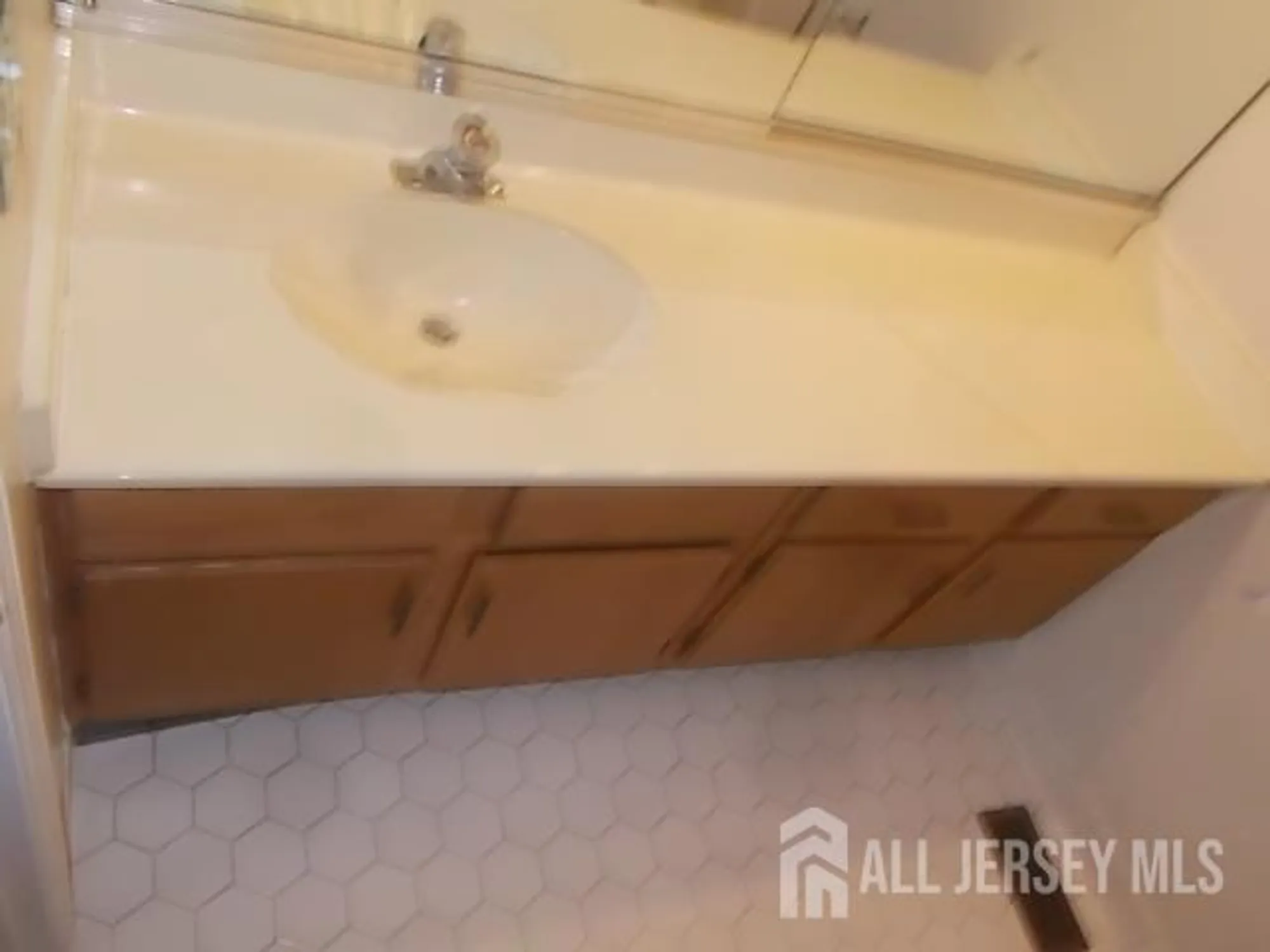 Property Slideshow image 10 of 11 | 29 hillsborough dr b, Monroe, NJ, 08831