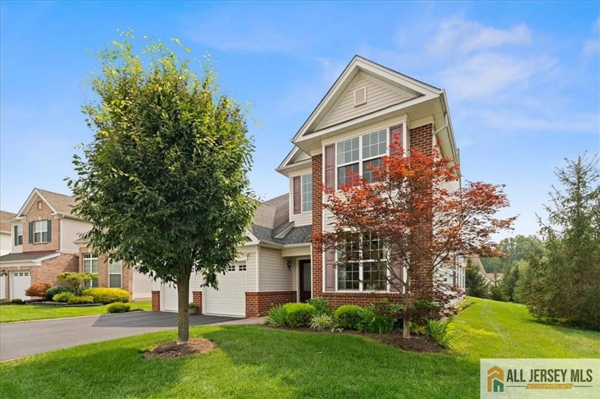 Property Slideshow image 3 of 61 | 19 dunwell dr, Kendall Park, NJ, 08824