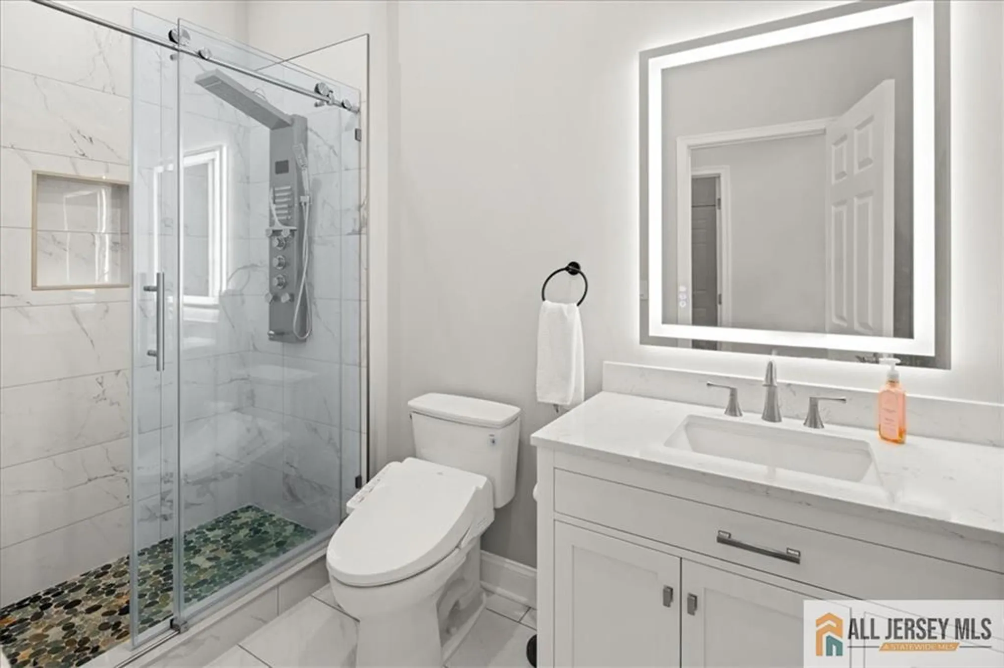 Property Slideshow image 29 of 61 | 19 dunwell dr, Kendall Park, NJ, 08824