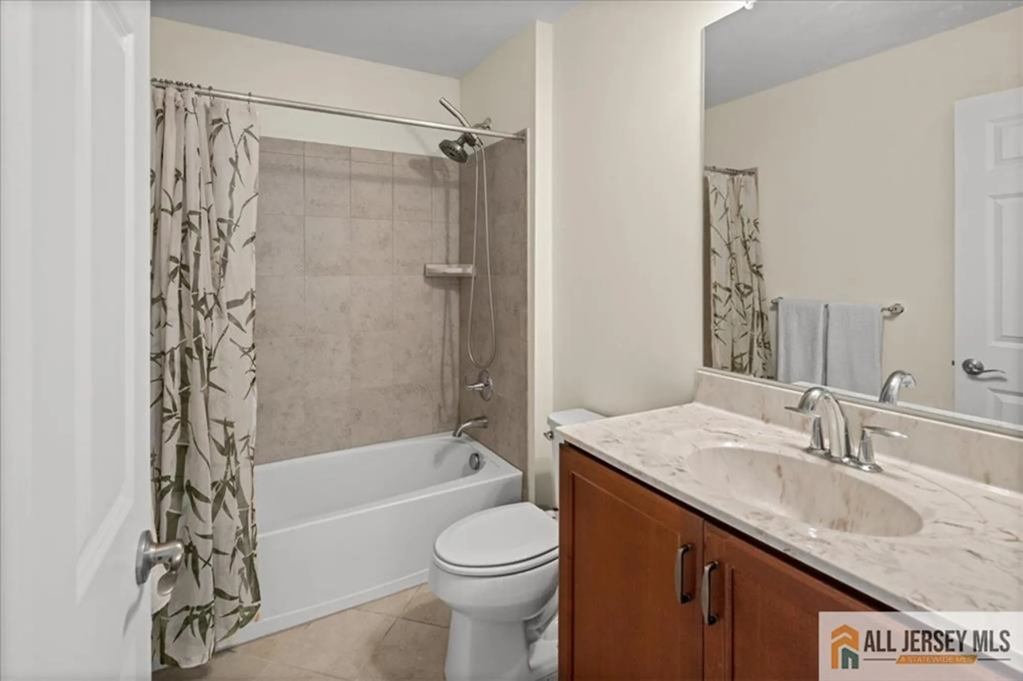 Property Slideshow image 40 of 61 | 19 dunwell dr, Kendall Park, NJ, 08824