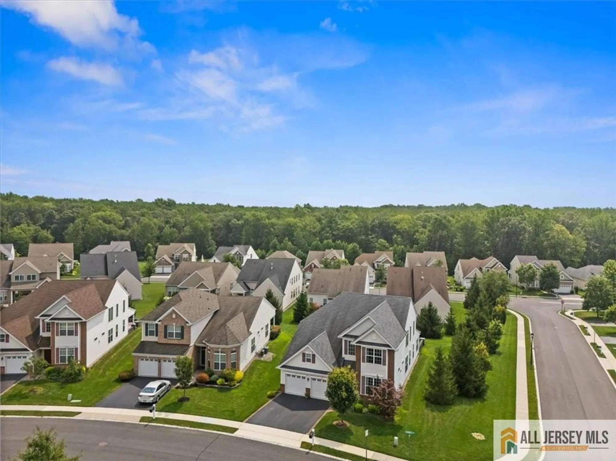 Property Slideshow image 5 of 61 | 19 dunwell dr, Kendall Park, NJ, 08824