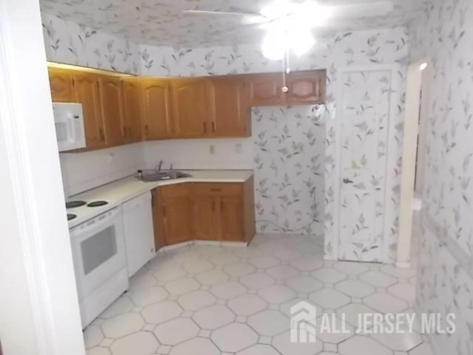 Property Slideshow image 7 of 11 | 29 hillsborough dr b, Monroe, NJ, 08831