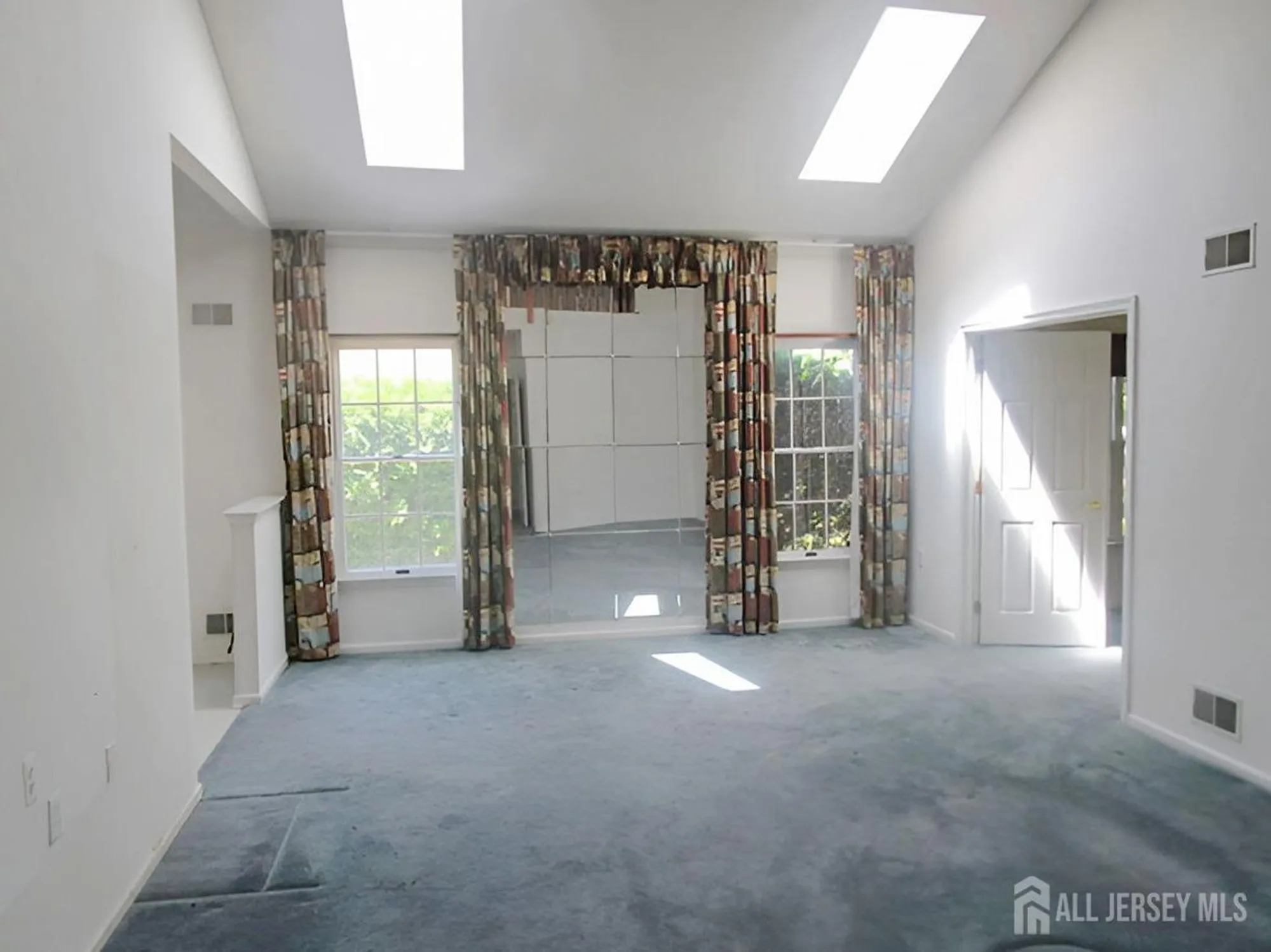 Property Slideshow image 3 of 13 | 44 dawson ln, Monroe, NJ, 08831