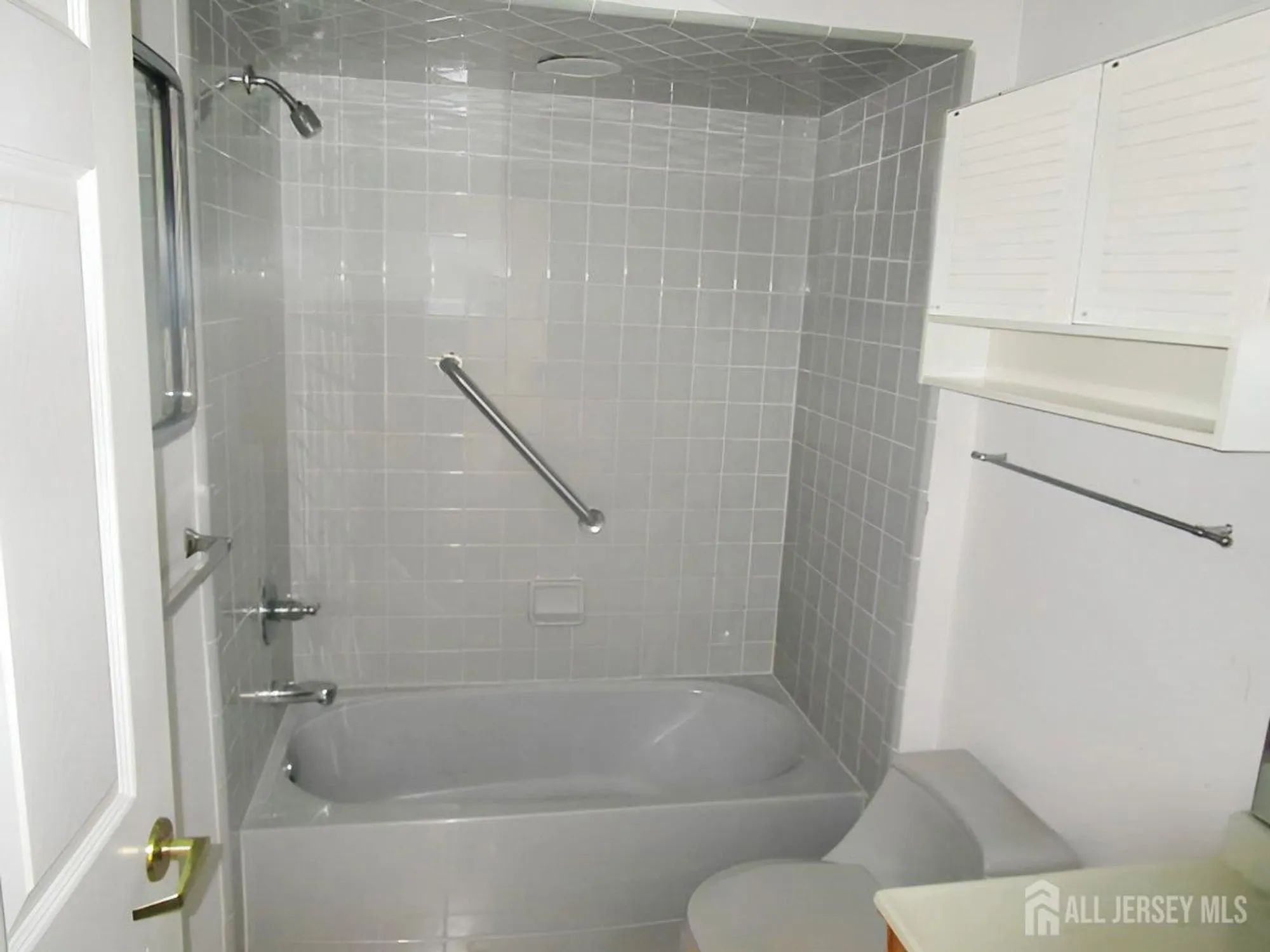 Property Slideshow image 8 of 13 | 44 dawson ln, Monroe, NJ, 08831