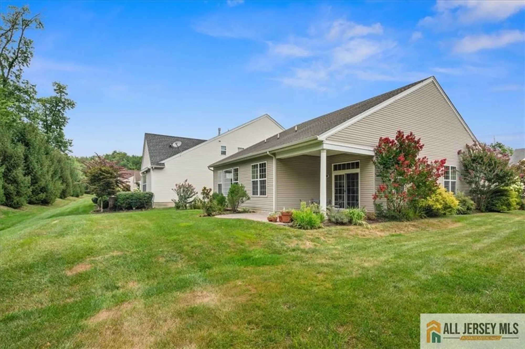 Property Slideshow image 31 of 52 | 14 hardwick dr, Kendall Park, NJ, 08824