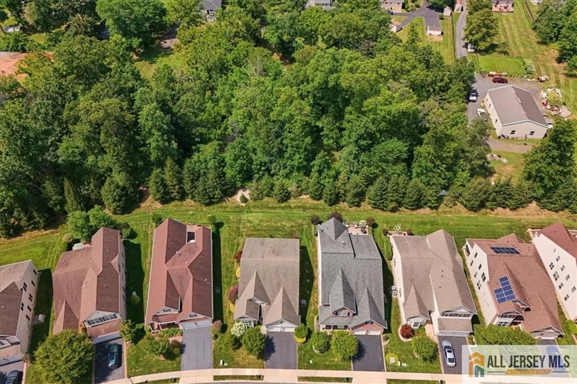 Property Slideshow image 34 of 52 | 14 hardwick dr, Kendall Park, NJ, 08824