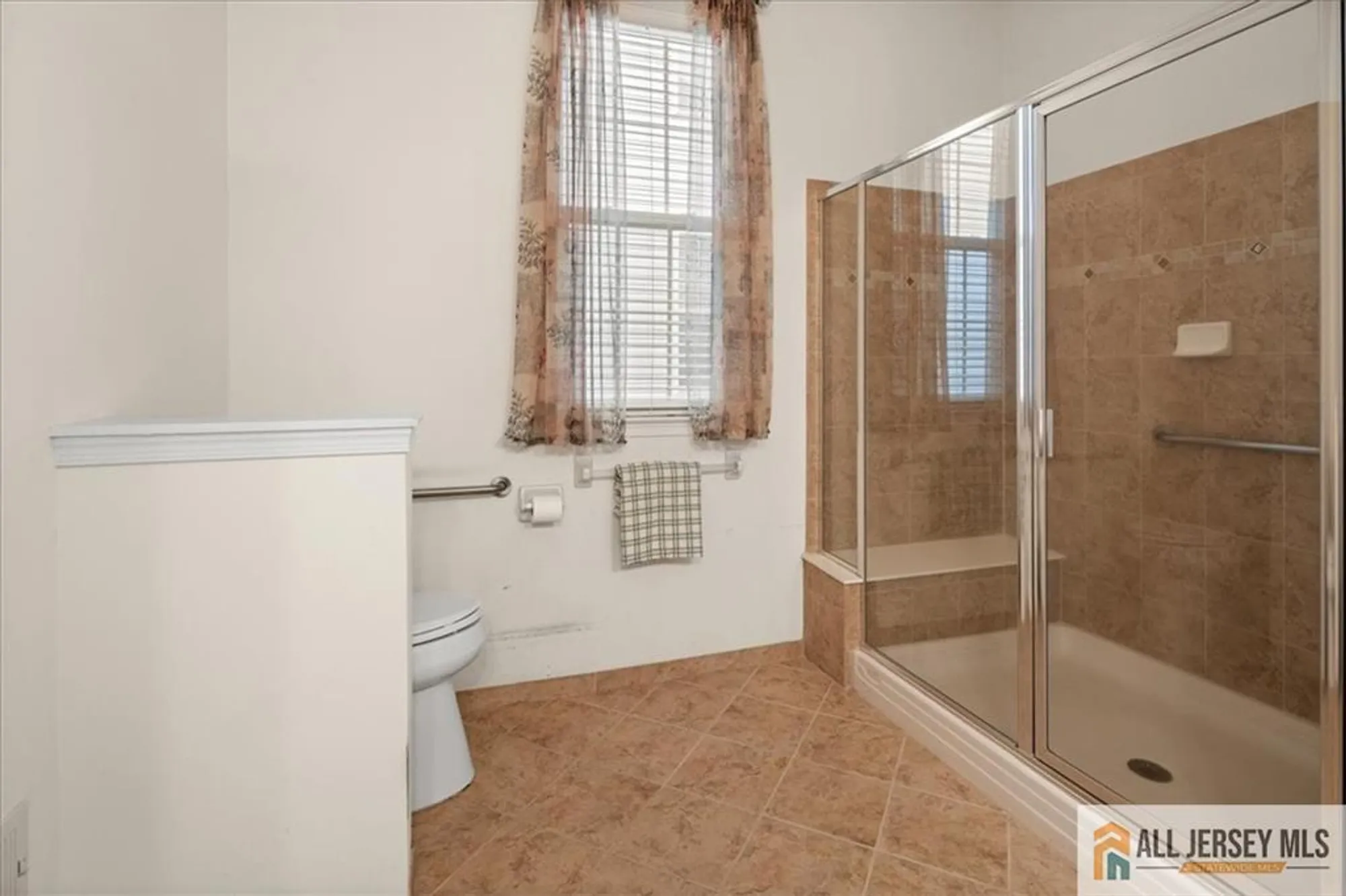 Property Slideshow image 23 of 52 | 14 hardwick dr, Kendall Park, NJ, 08824