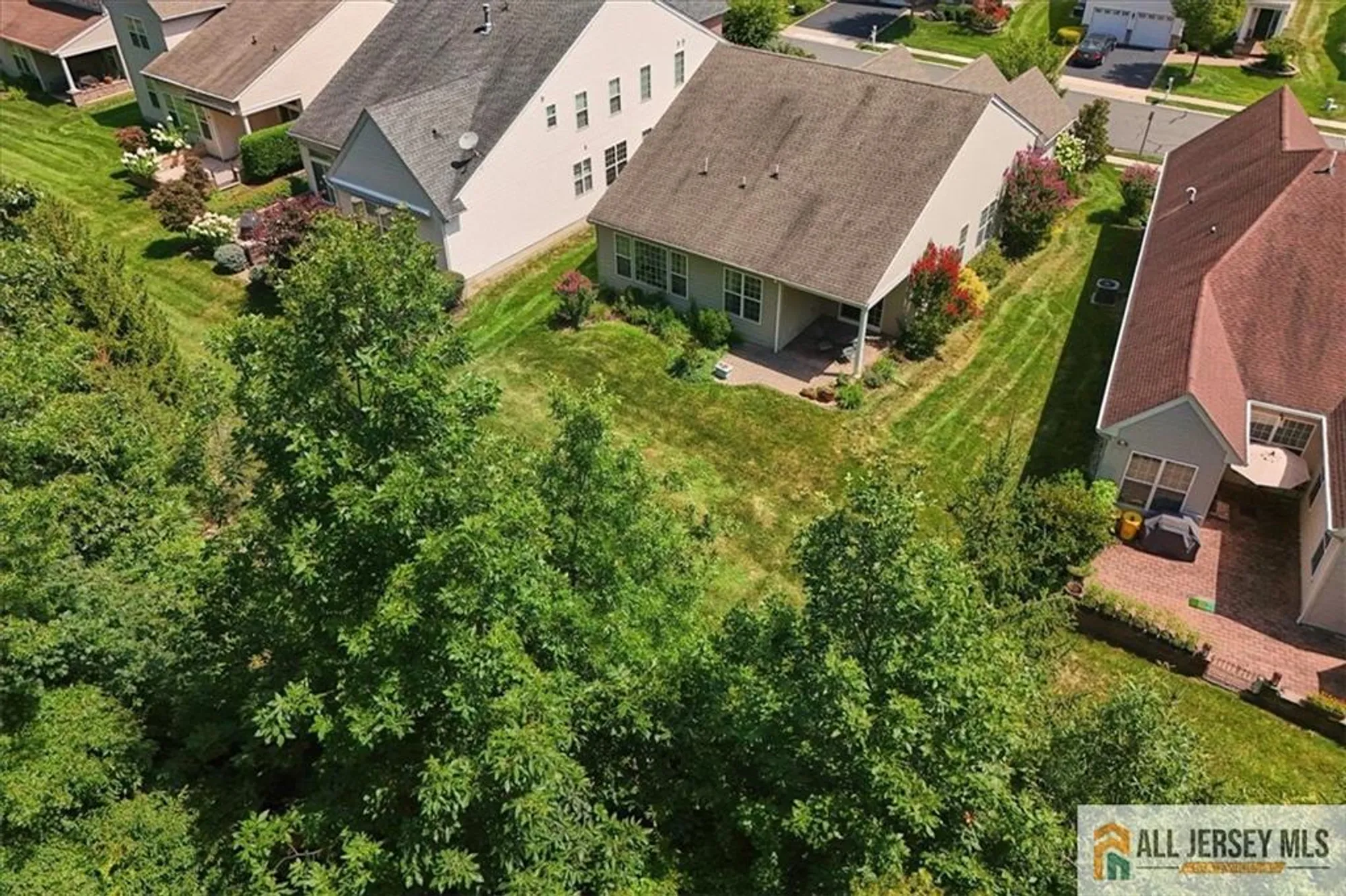 Property Slideshow image 36 of 52 | 14 hardwick dr, Kendall Park, NJ, 08824