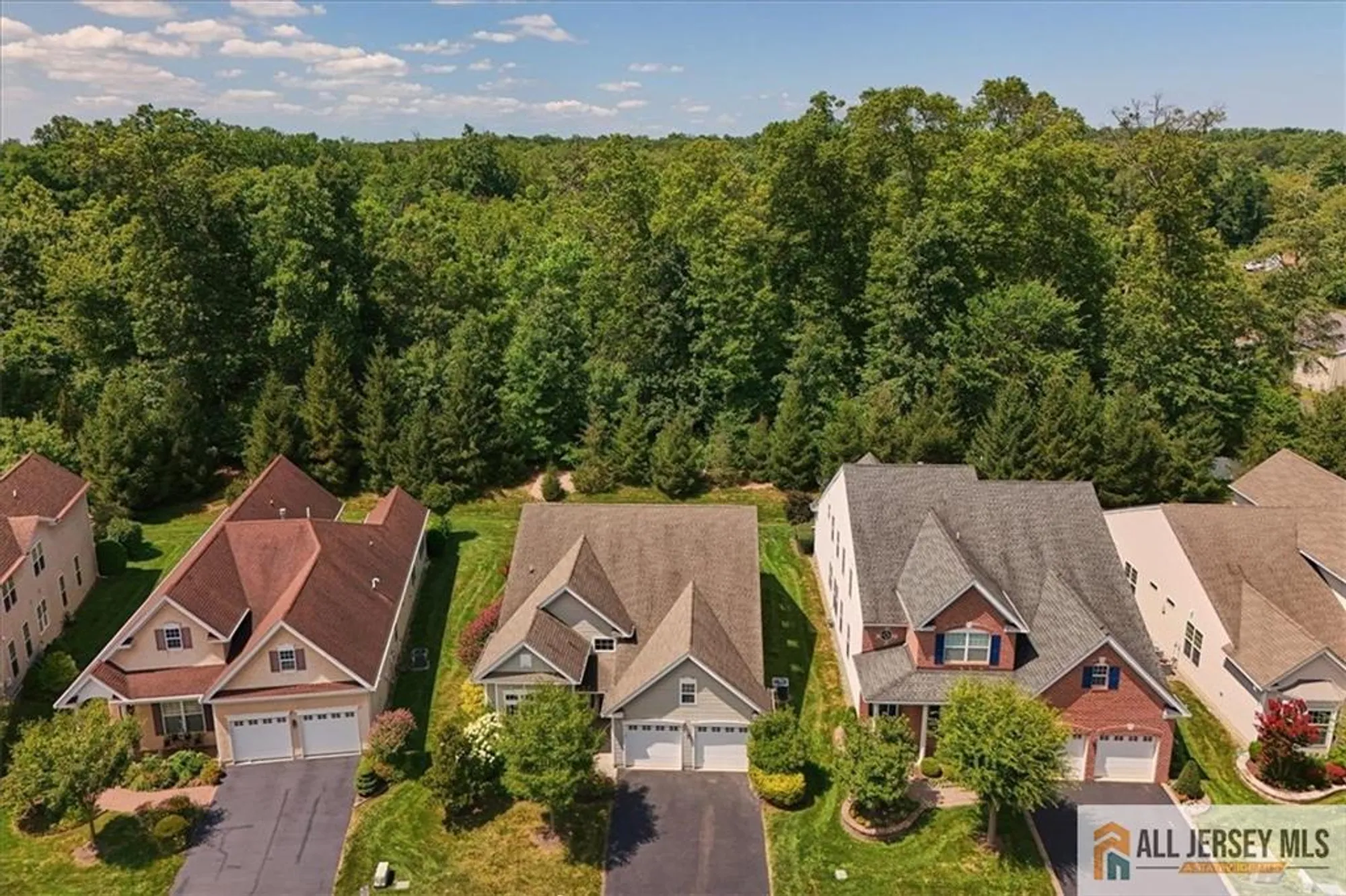 Property Slideshow image 33 of 52 | 14 hardwick dr, Kendall Park, NJ, 08824