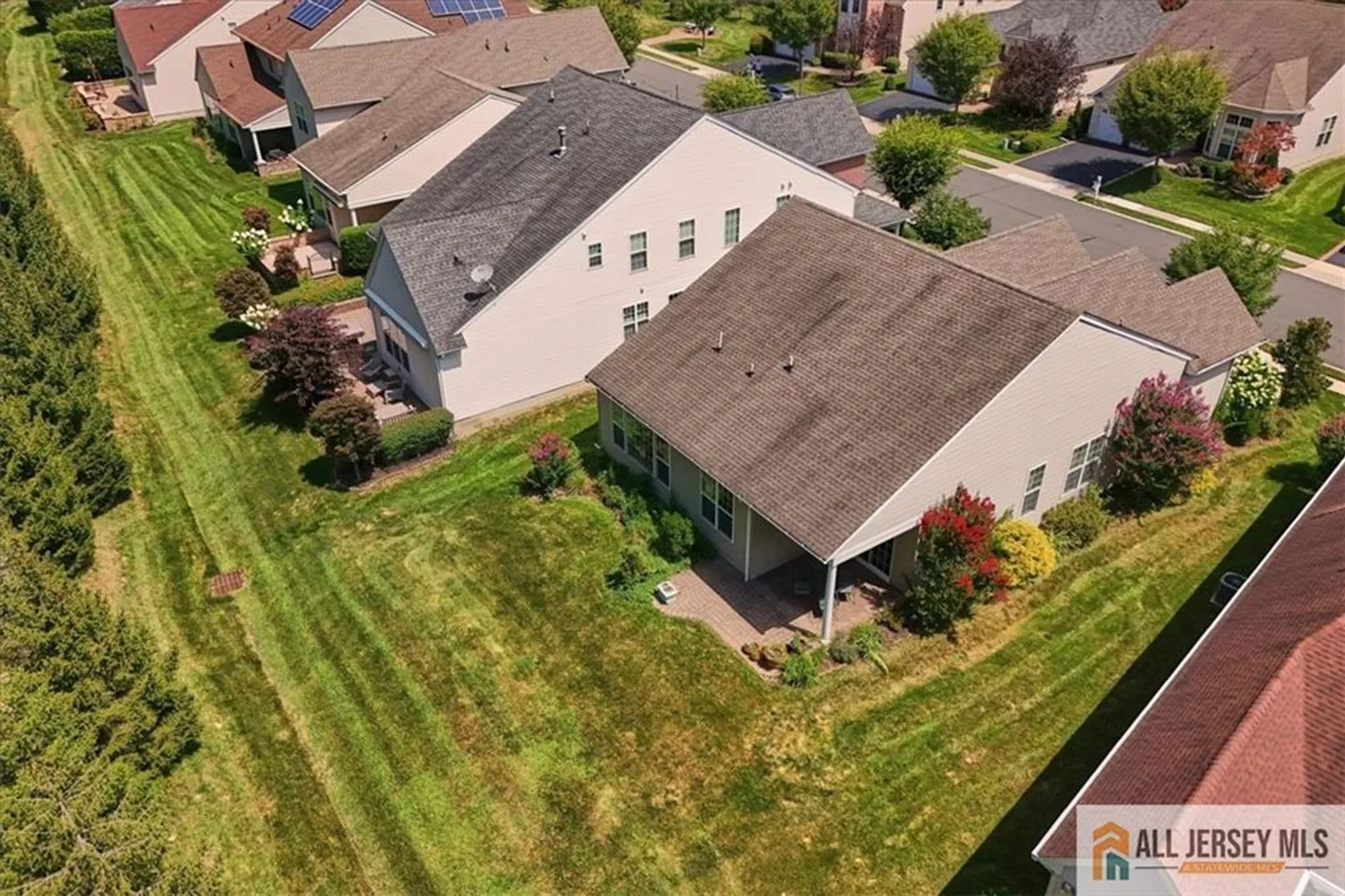 Property Slideshow image 37 of 52 | 14 hardwick dr, Kendall Park, NJ, 08824