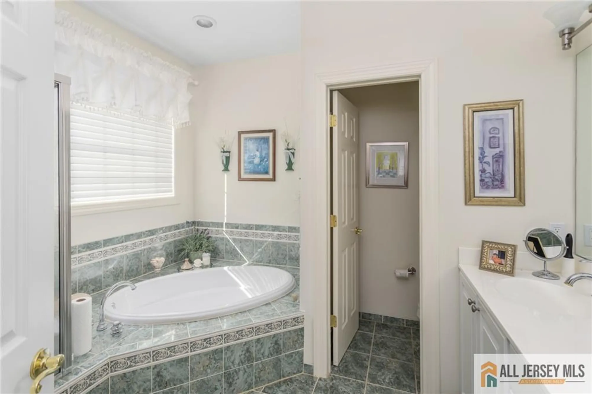 Property Slideshow image 27 of 37 | 297 heather way # 297, Monroe, NJ, 08831