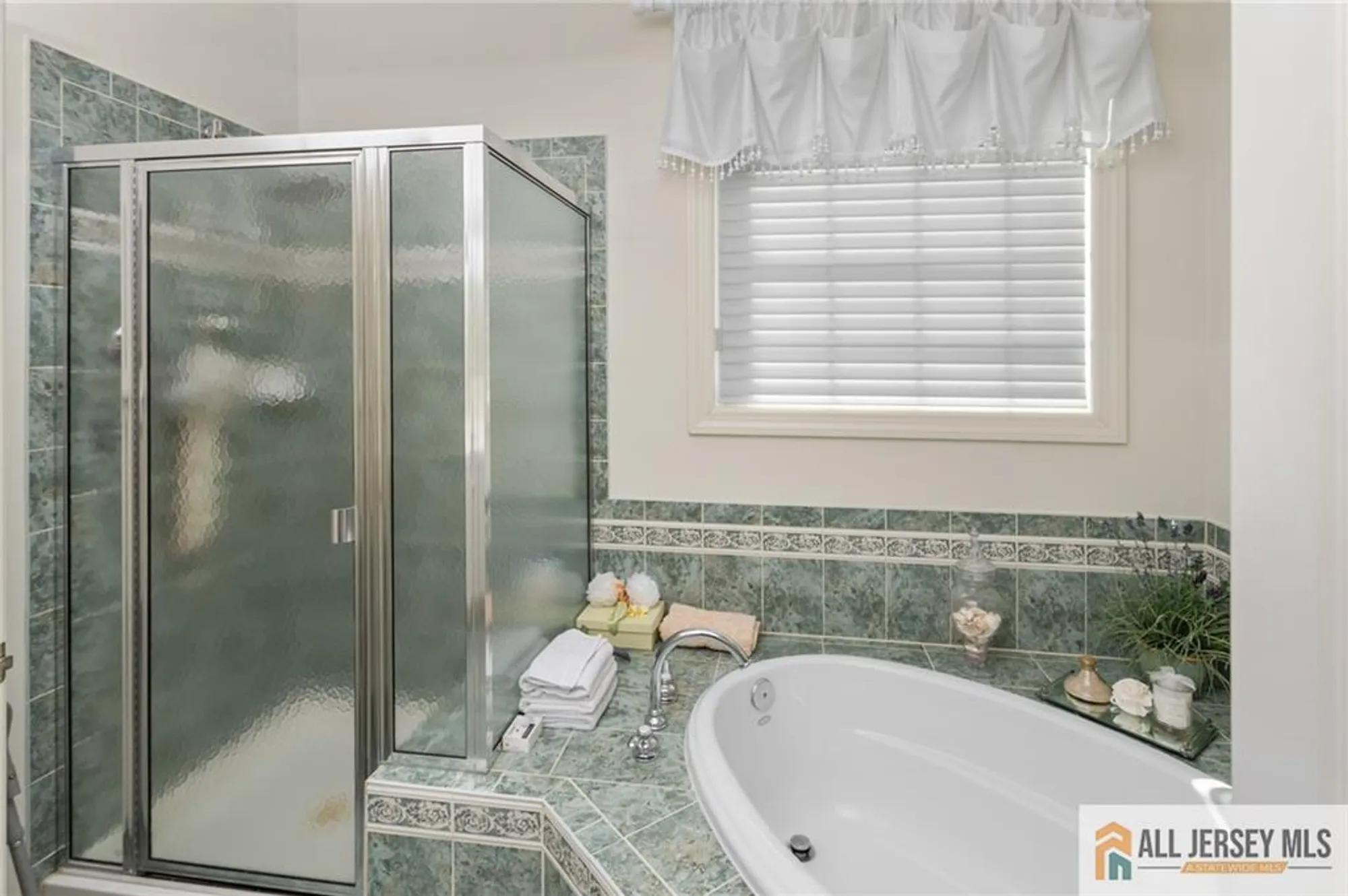 Property Slideshow image 29 of 37 | 297 heather way # 297, Monroe, NJ, 08831