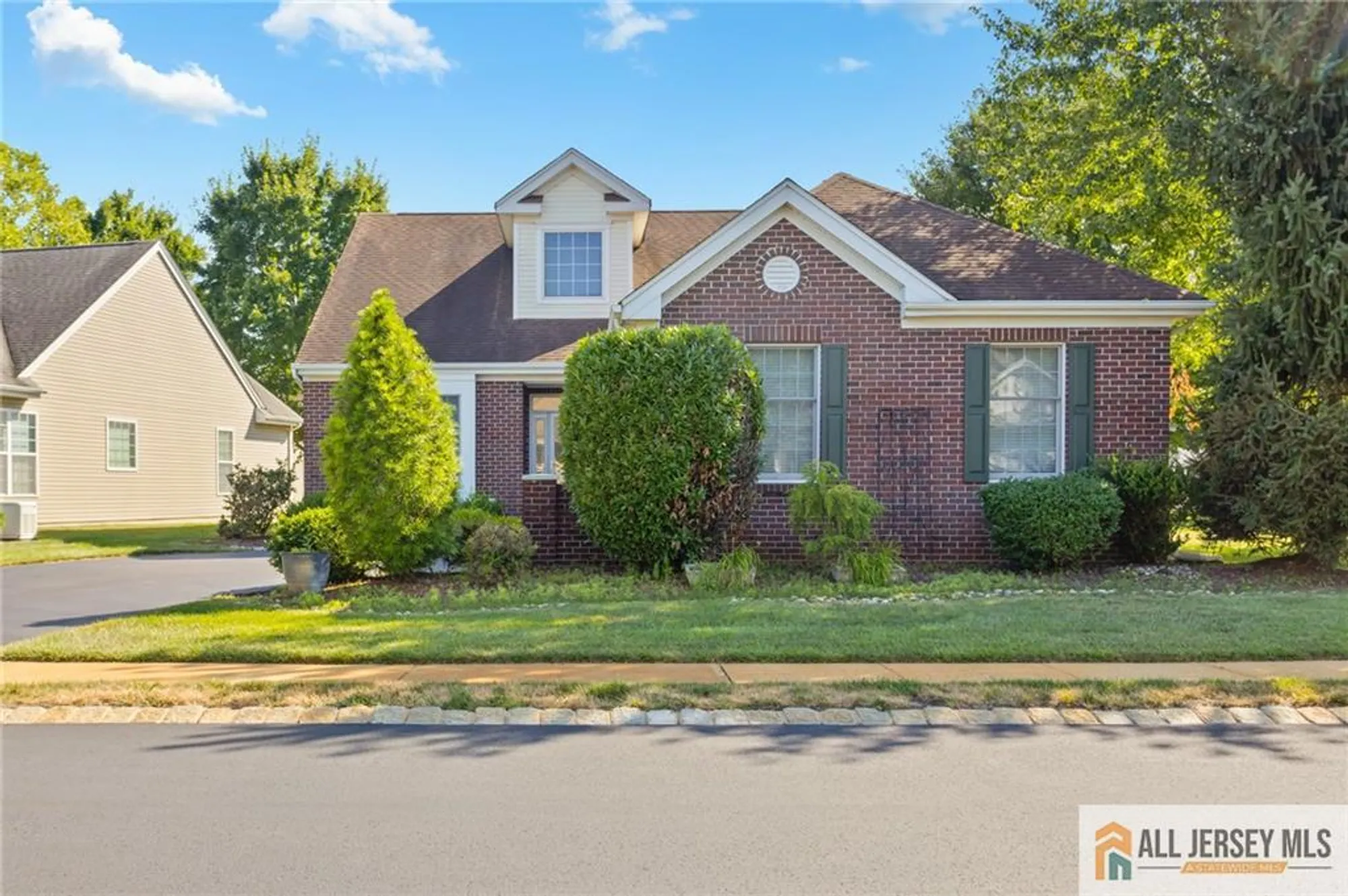 Property Slideshow image 2 of 37 | 297 heather way # 297, Monroe, NJ, 08831