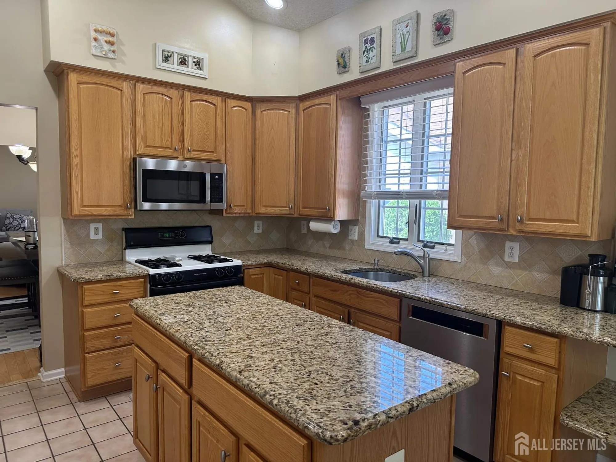 Property Slideshow image 7 of 21 | 31 sherwood dr, Monroe, NJ, 08831