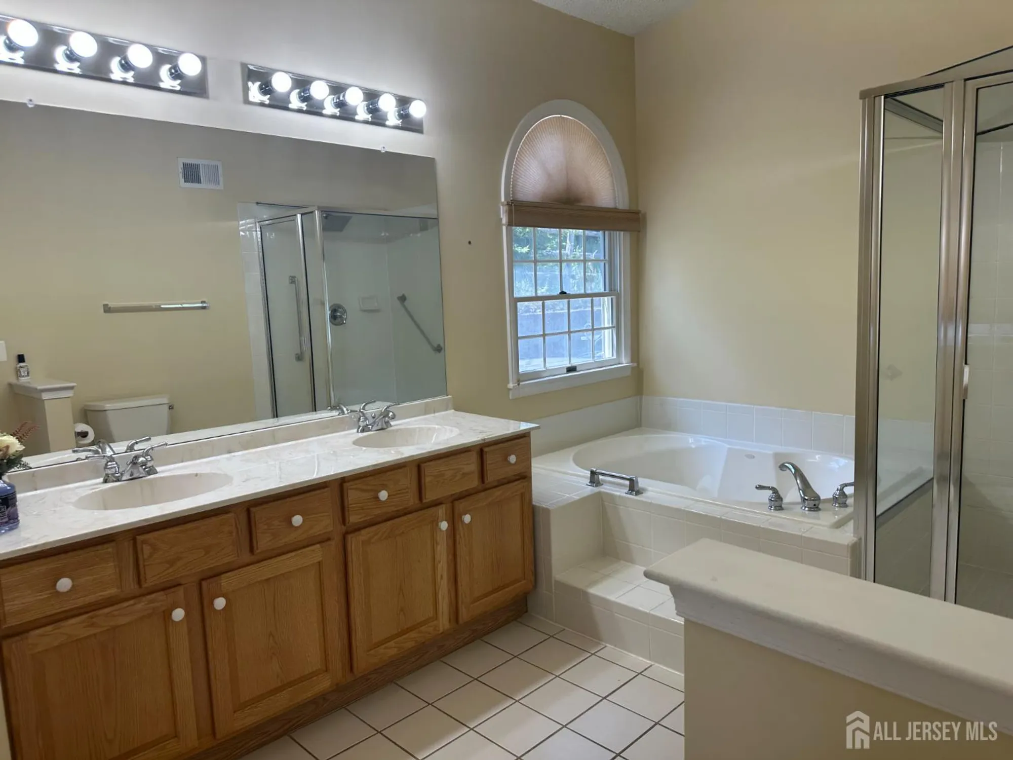 Property Slideshow image 12 of 21 | 31 sherwood dr, Monroe, NJ, 08831