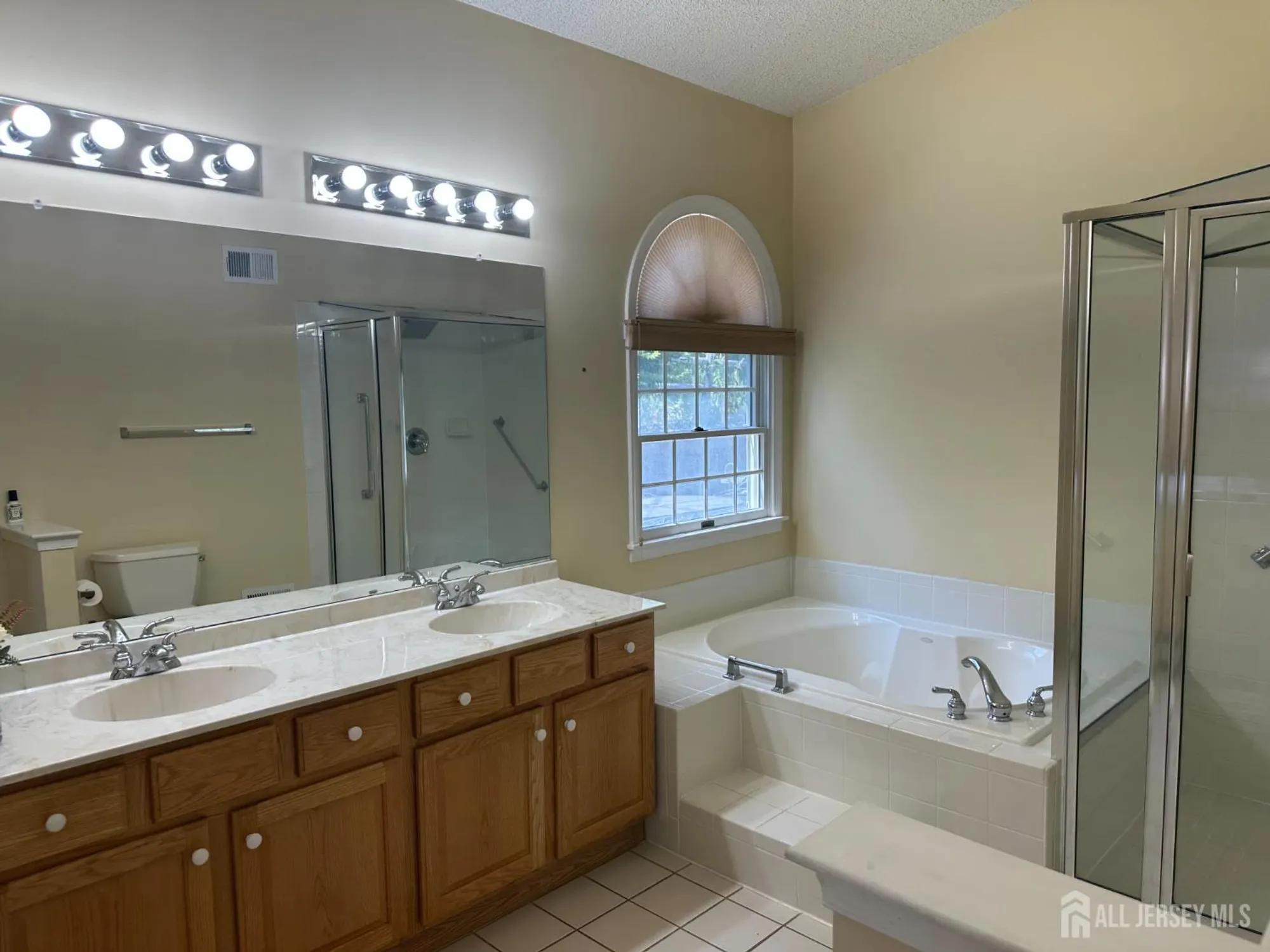 Property Slideshow image 13 of 21 | 31 sherwood dr, Monroe, NJ, 08831
