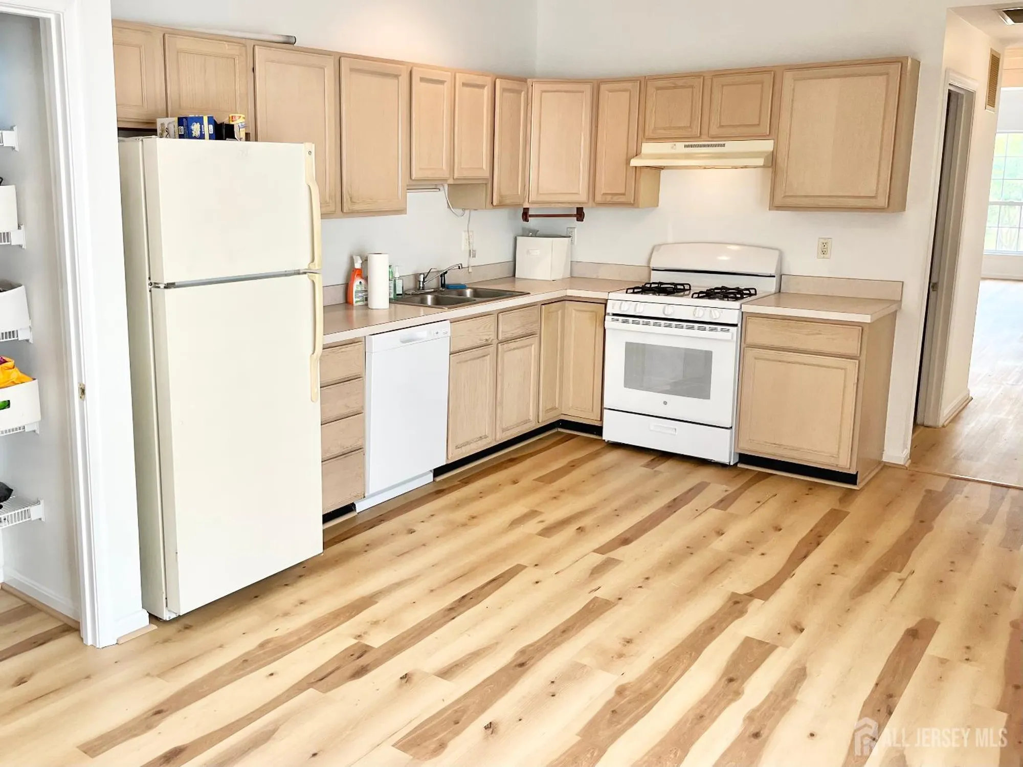 Property Slideshow image 4 of 18 | 409 harrier dr, Monroe, NJ, 08831